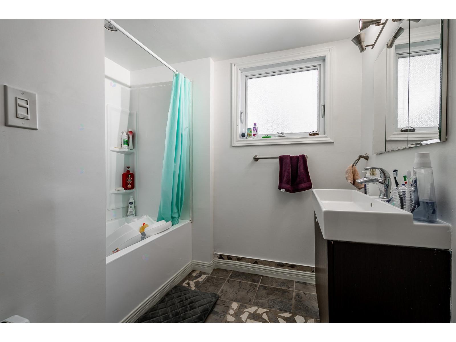 537-539 8e Avenue Property Photo 25