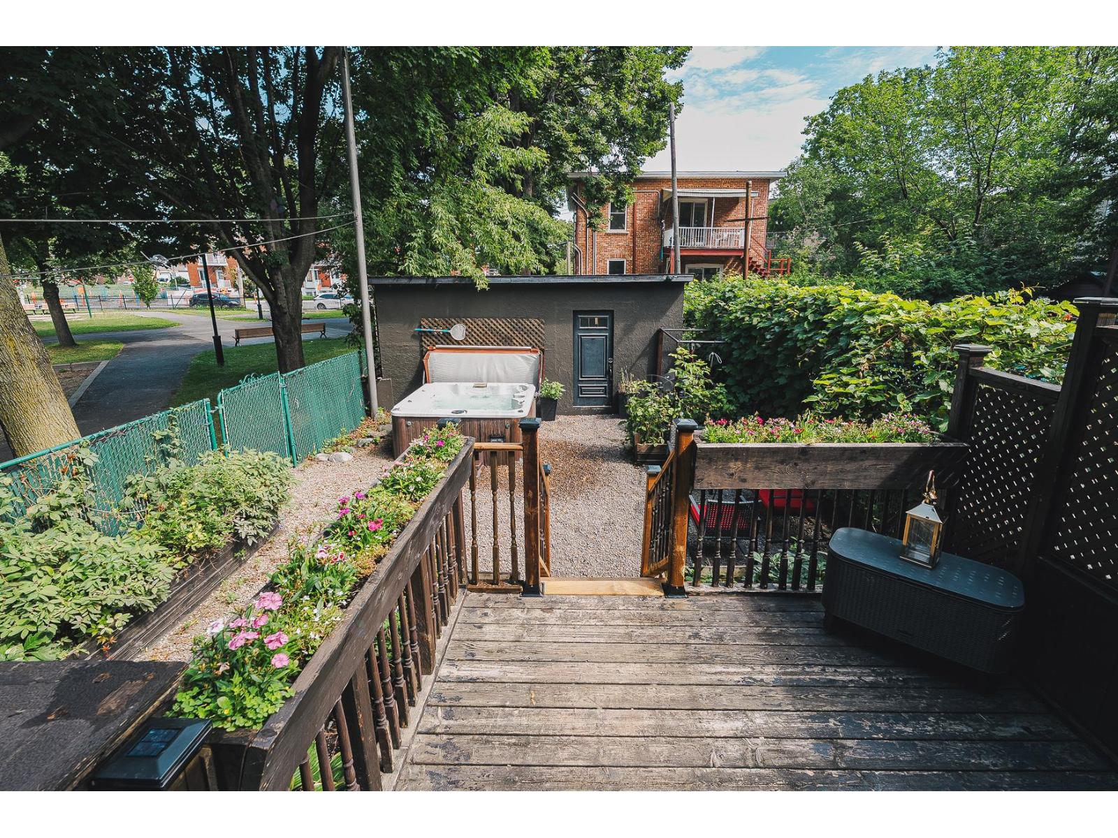 537-539 8e Avenue Property Photo 32