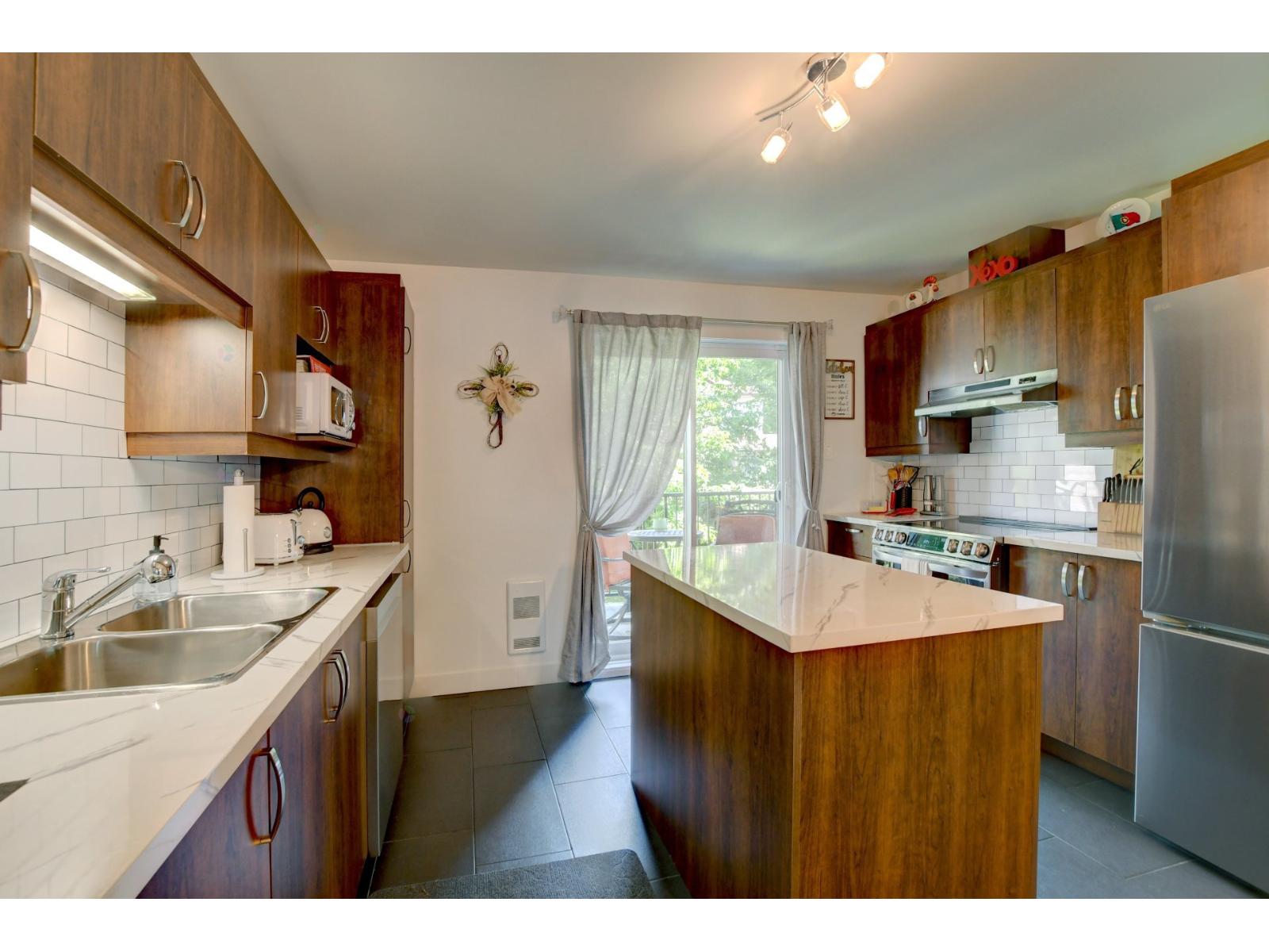 293-295 23e Avenue Property Photo 15