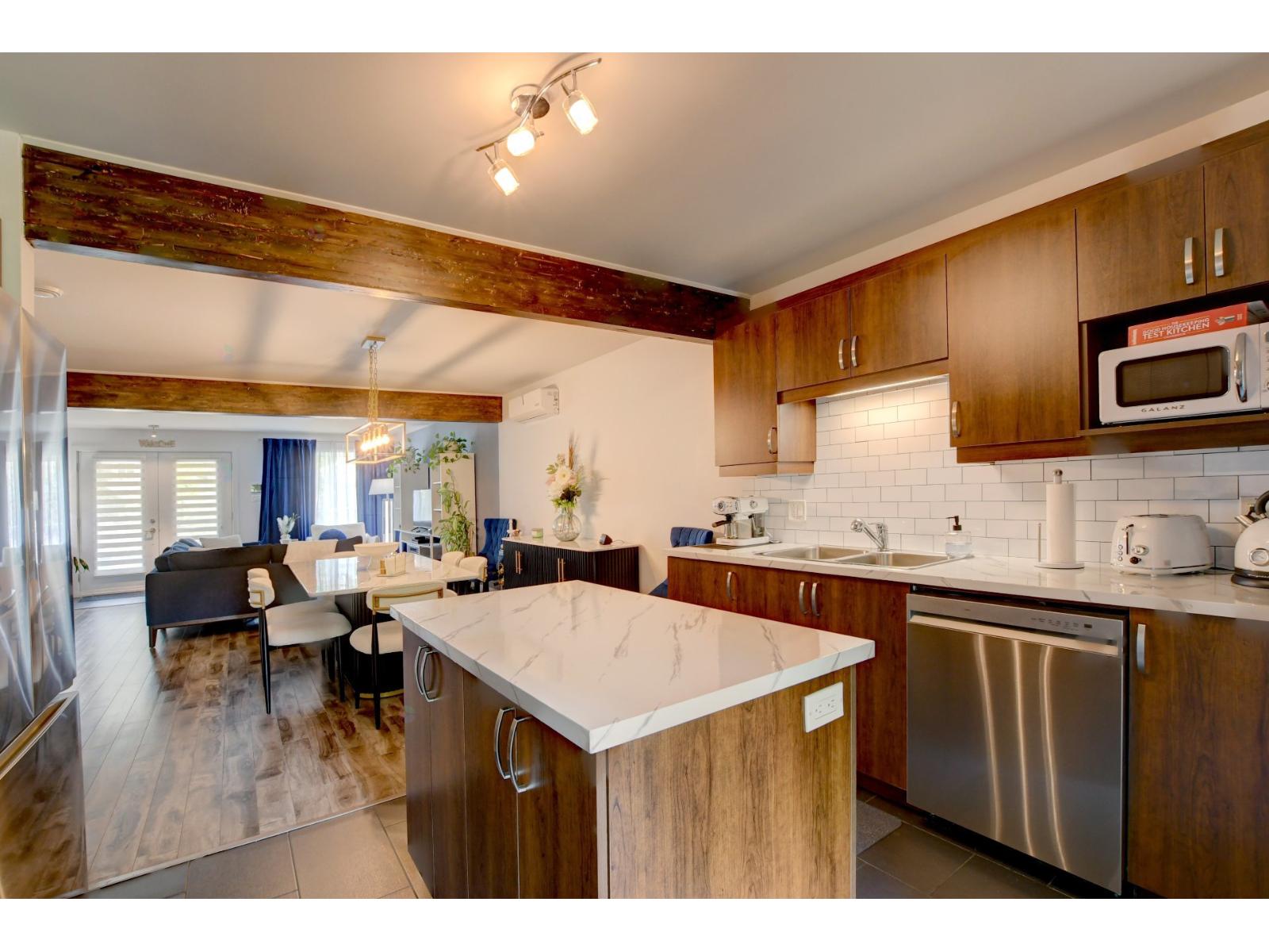 293-295 23e Avenue Property Photo 17
