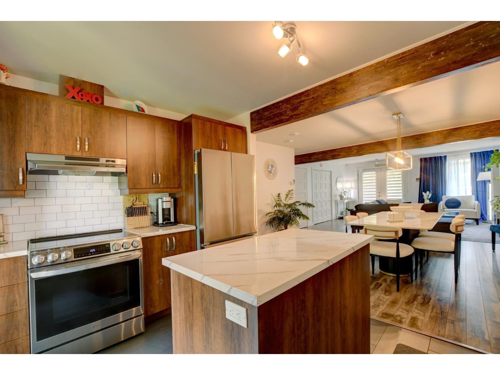 293-295 23e Avenue Property Photo 18