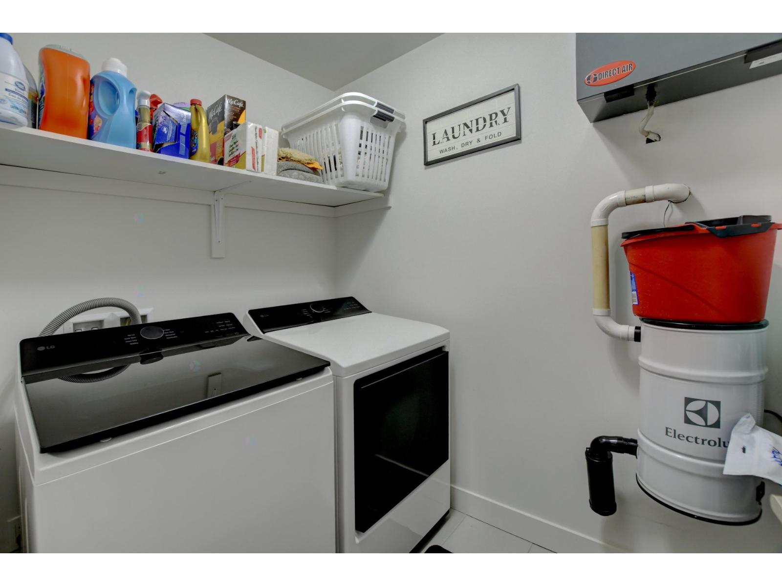 293-295 23e Avenue Property Photo 23