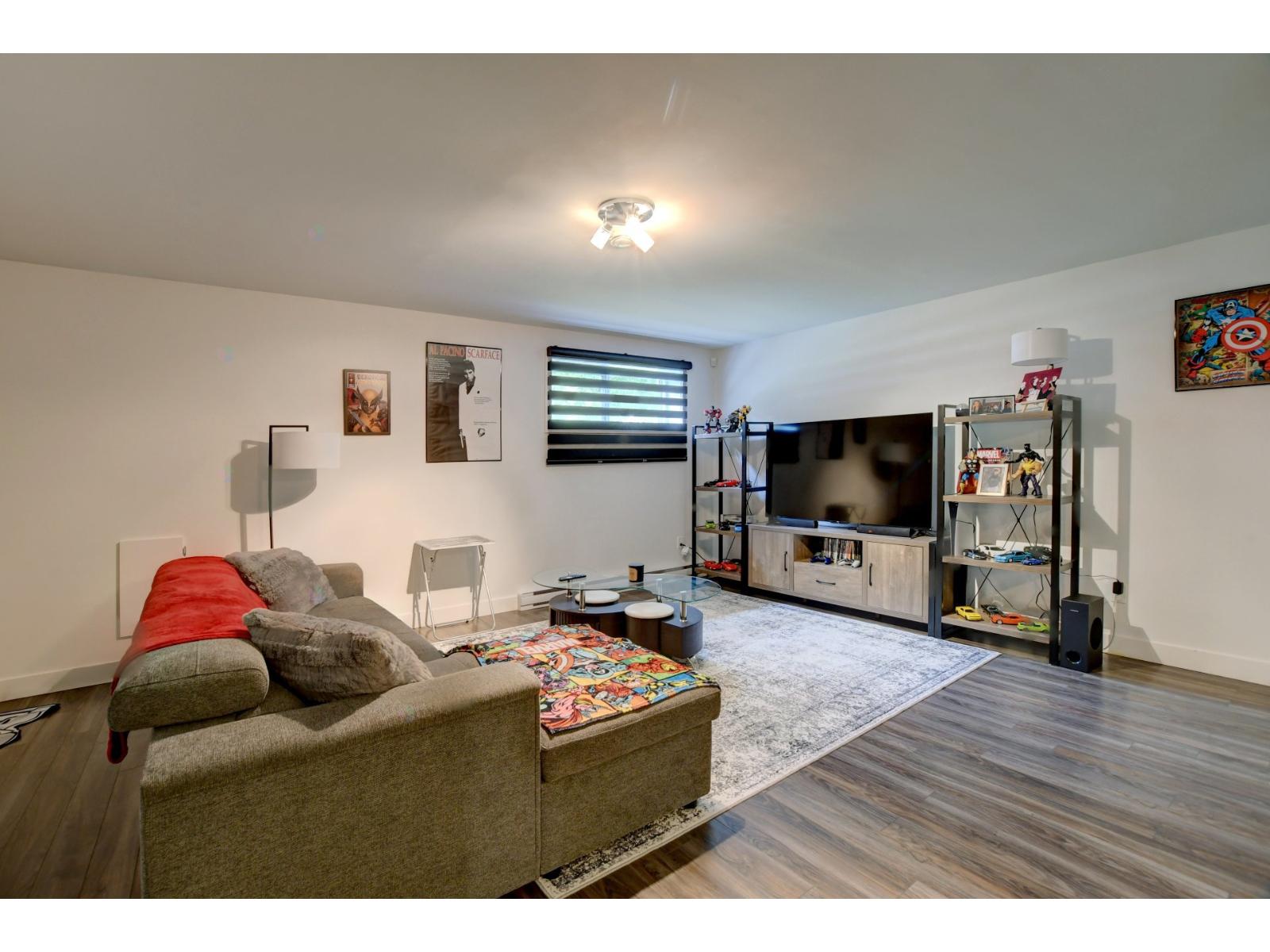 293-295 23e Avenue Property Photo 26