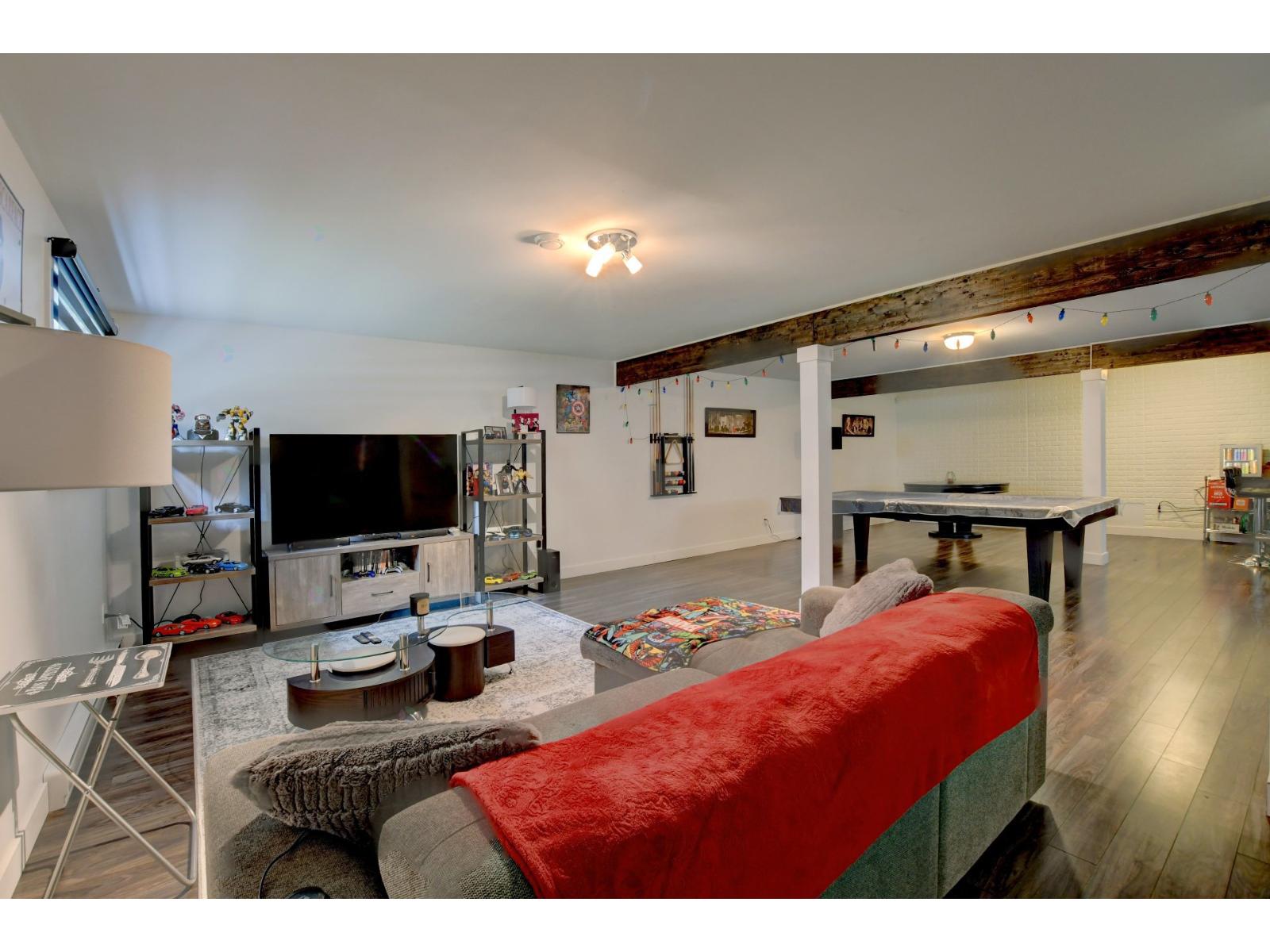 293-295 23e Avenue Property Photo 27
