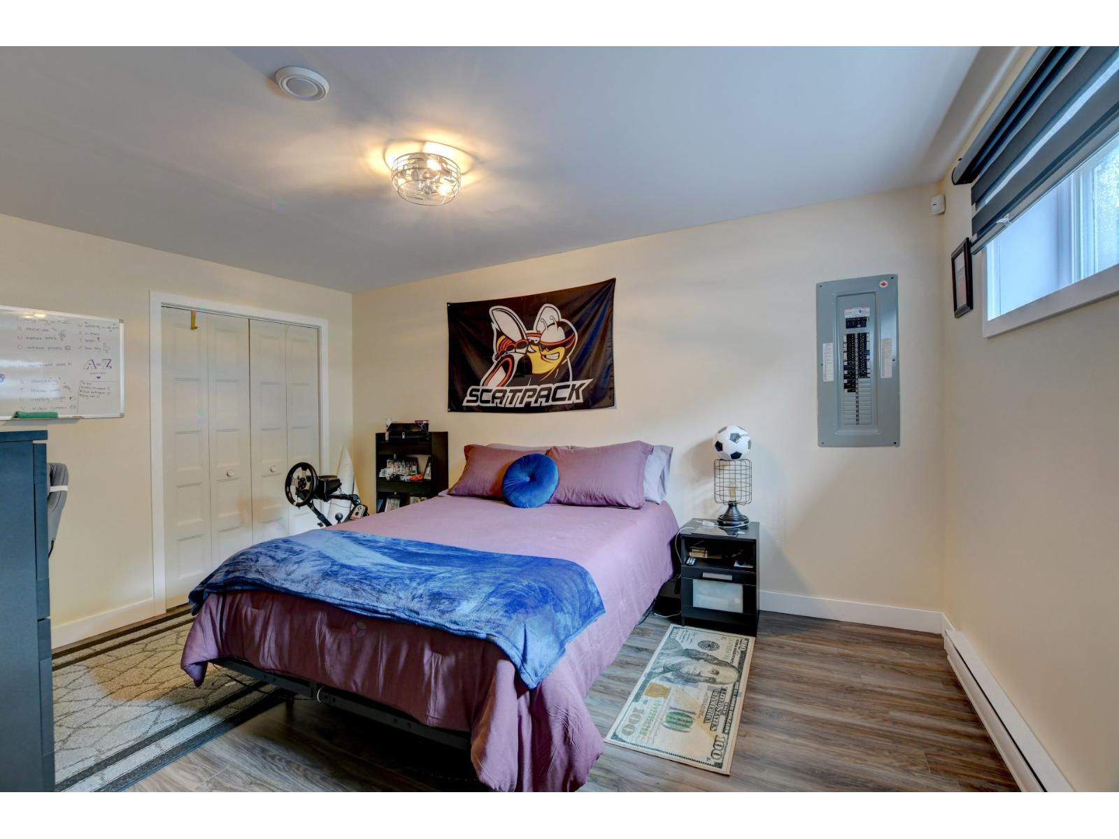 293-295 23e Avenue Property Photo 35