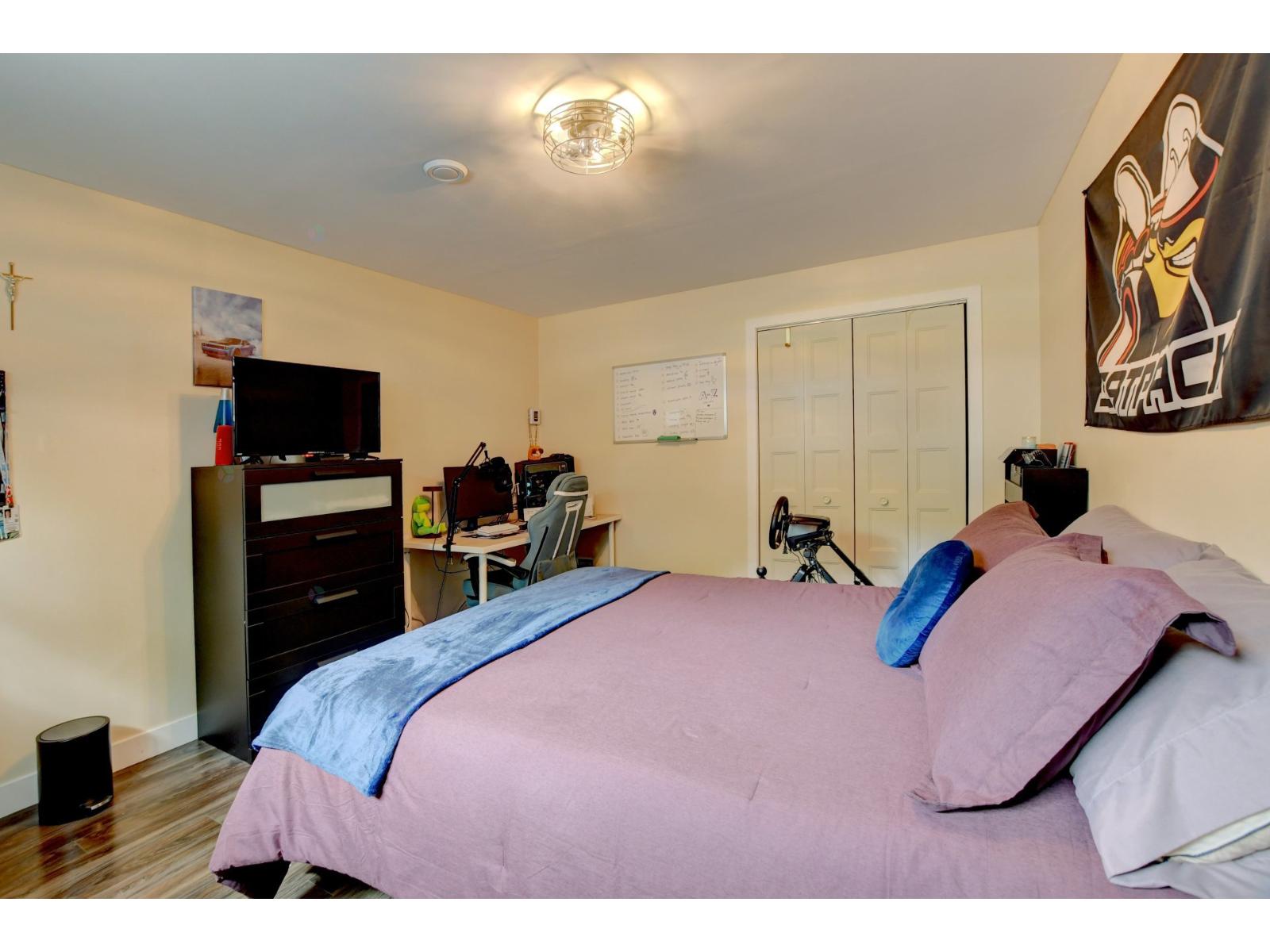293-295 23e Avenue Property Photo 36