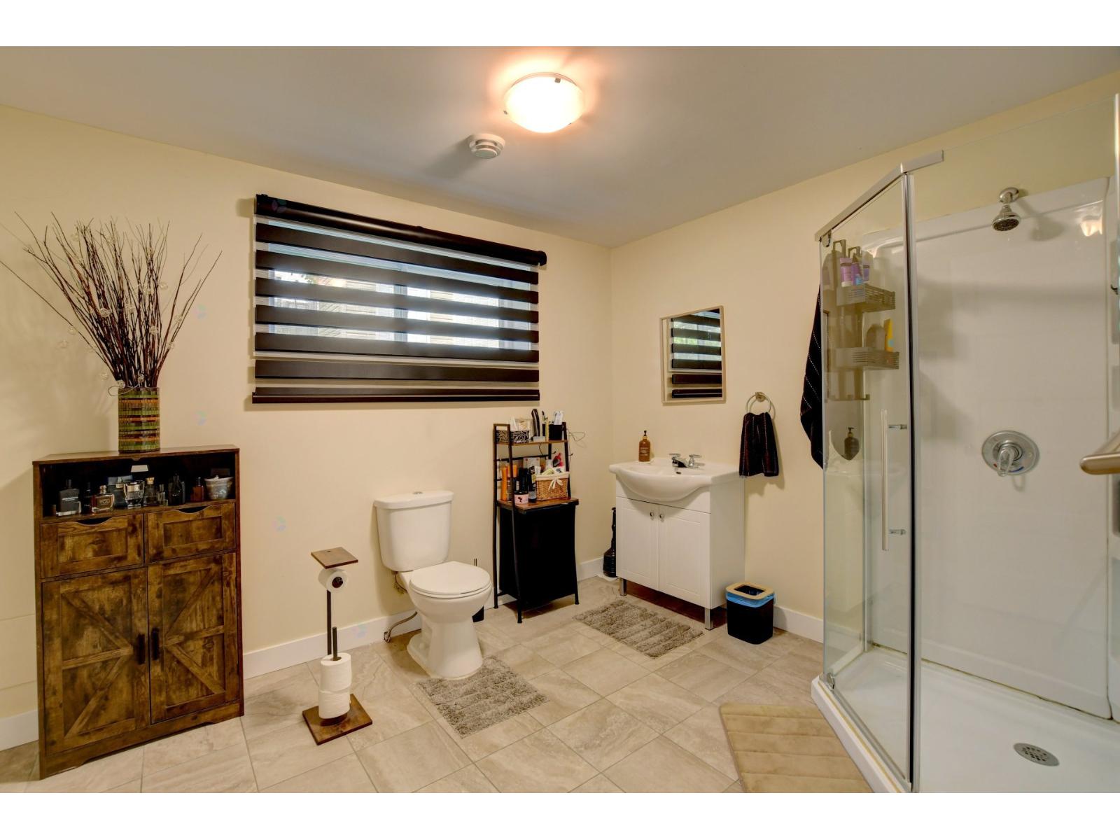 293-295 23e Avenue Property Photo 37