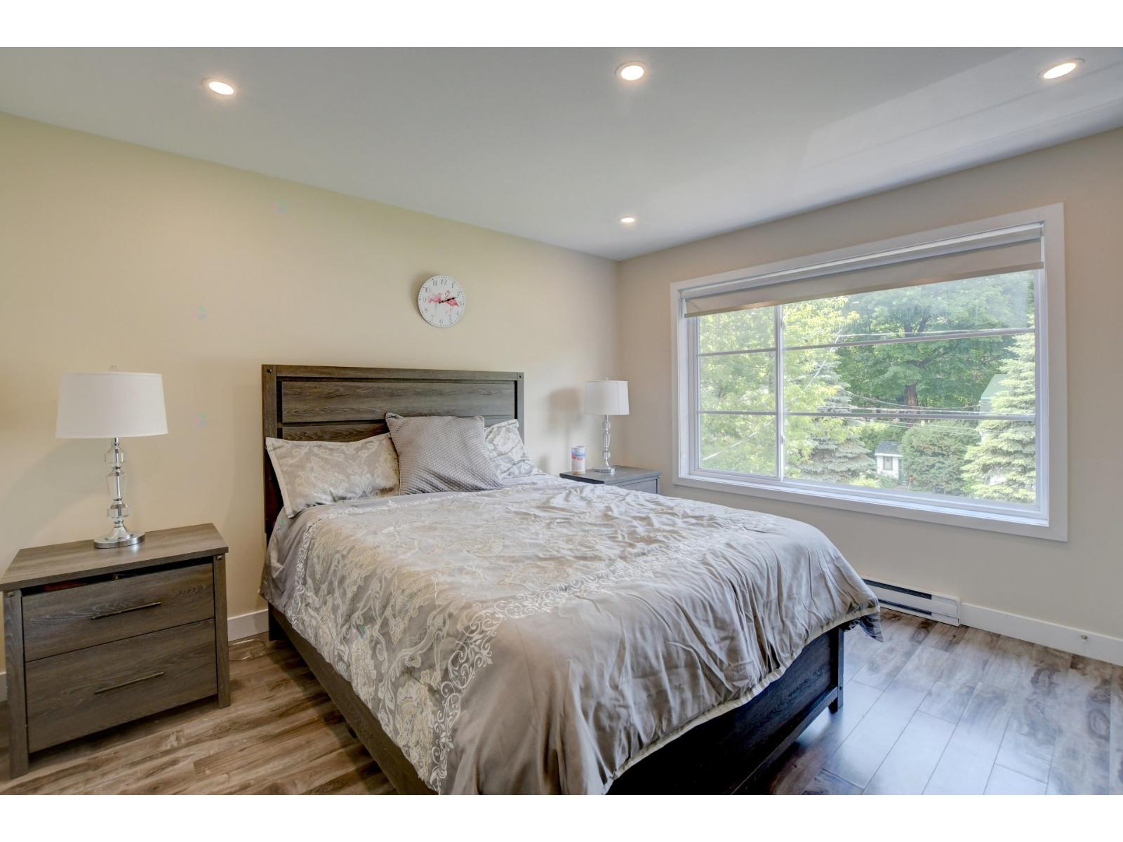 293-295 23e Avenue Property Photo 56