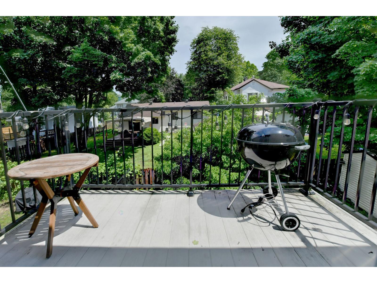 293-295 23e Avenue Property Photo 57