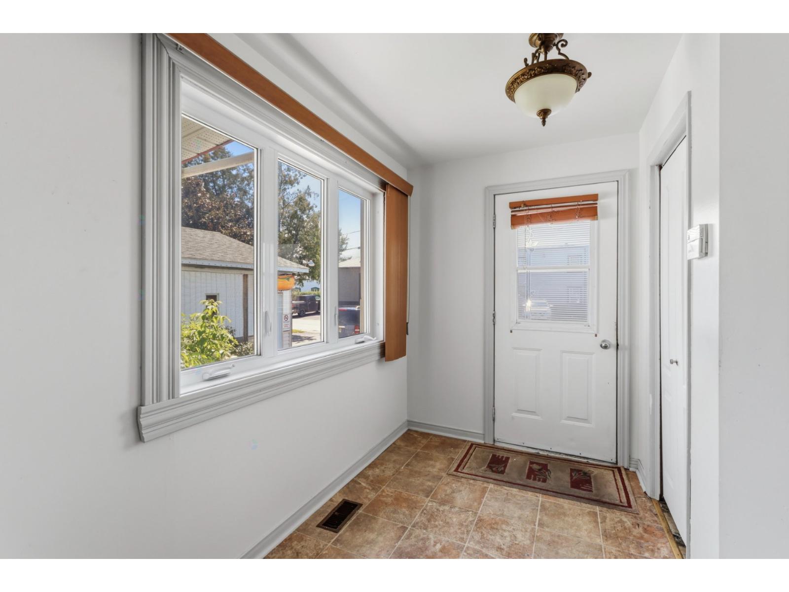 528 Rg Notre-dame Property Photo 3