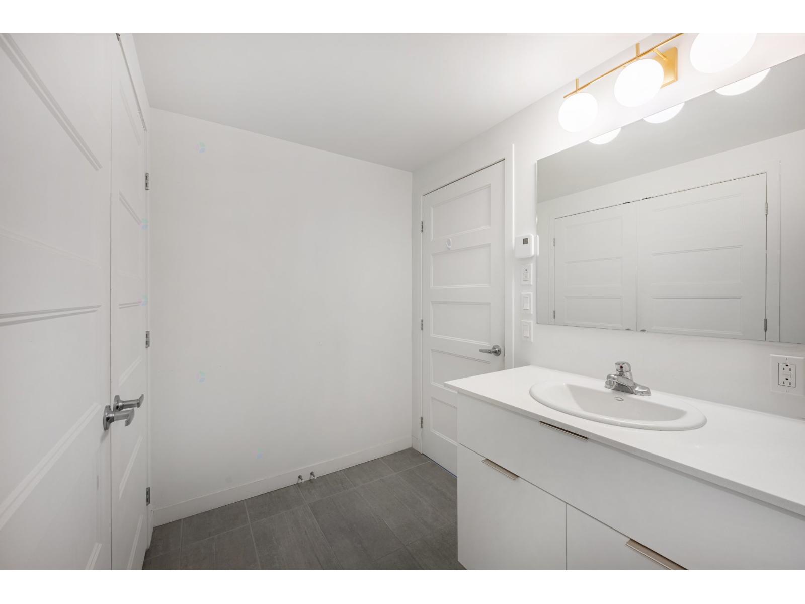 5250 Boul. Henri-bourassa O., #611 Property Photo 22