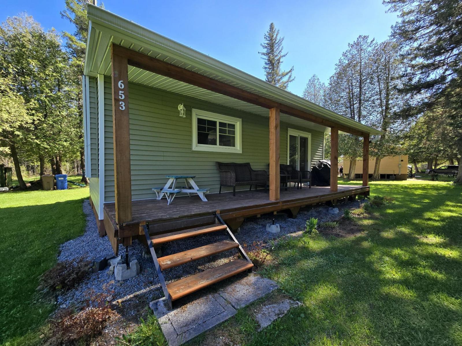 653 Ch. De La Cédrière Property Photo 1