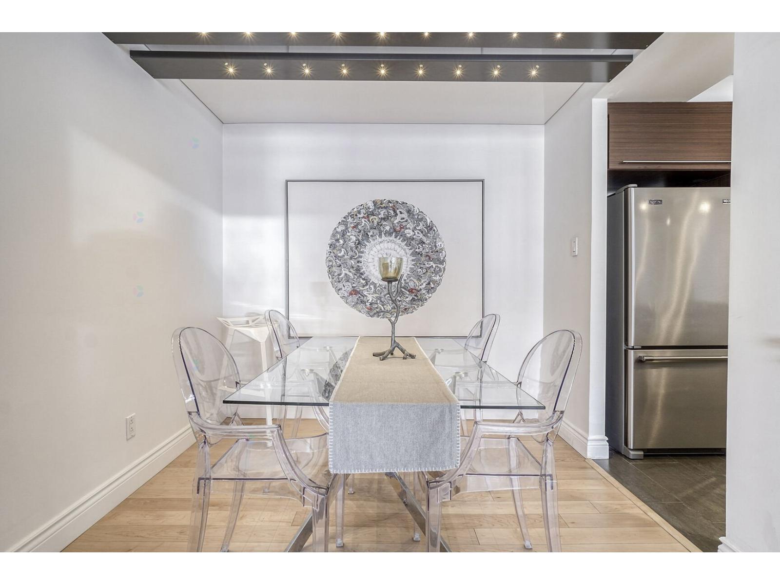 460 Rue Du Champ-de-mars, #307 Property Photo 3