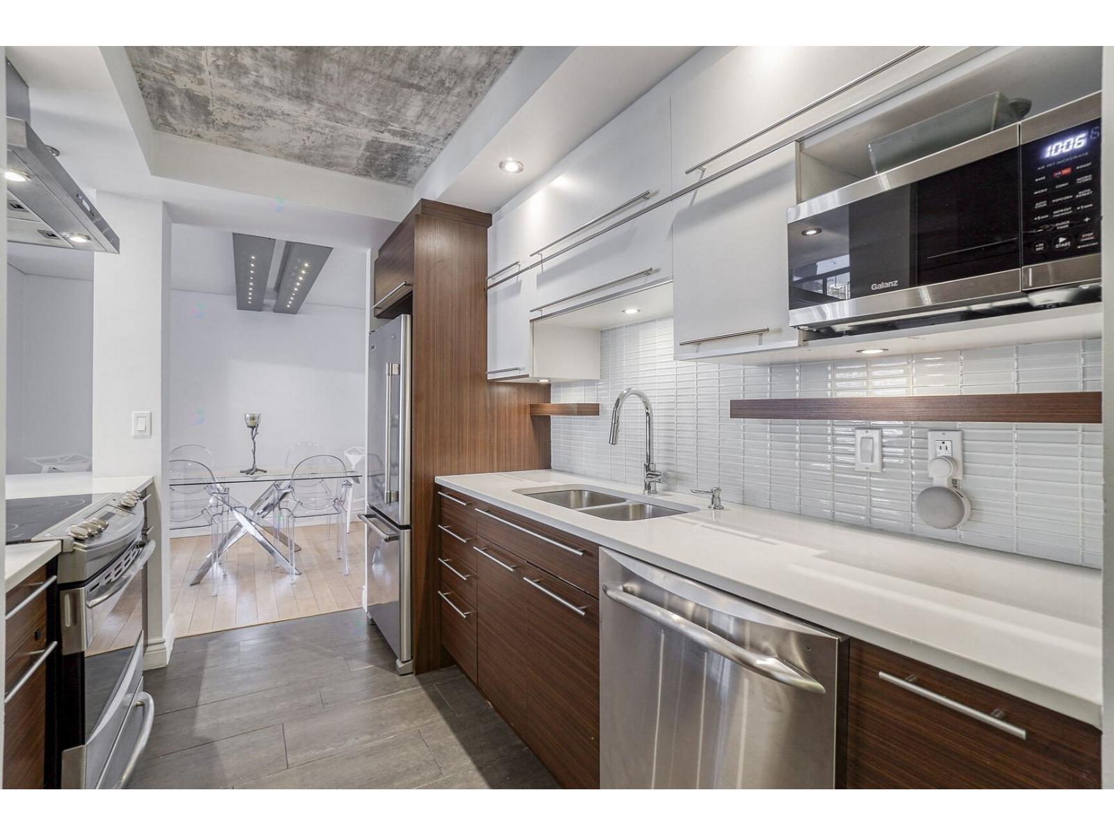 460 Rue Du Champ-de-mars, #307 Property Photo 4