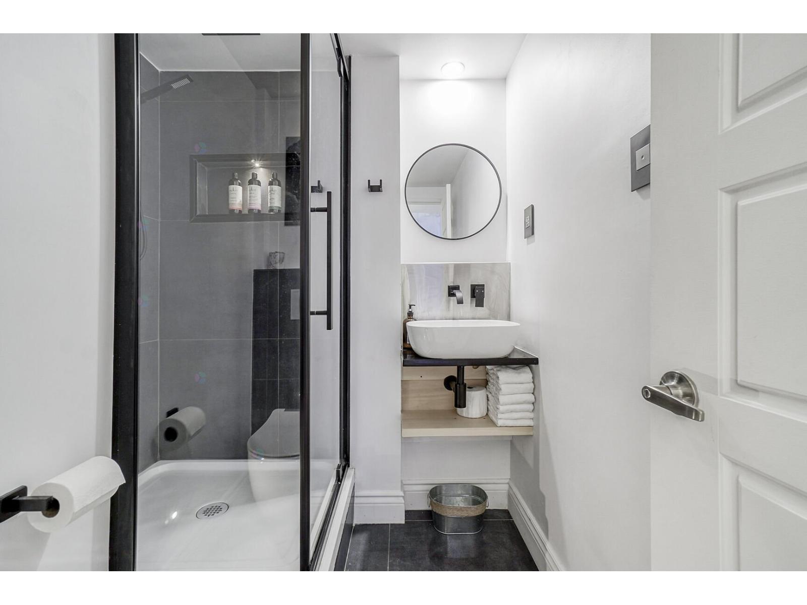 460 Rue Du Champ-de-mars, #307 Property Photo 8