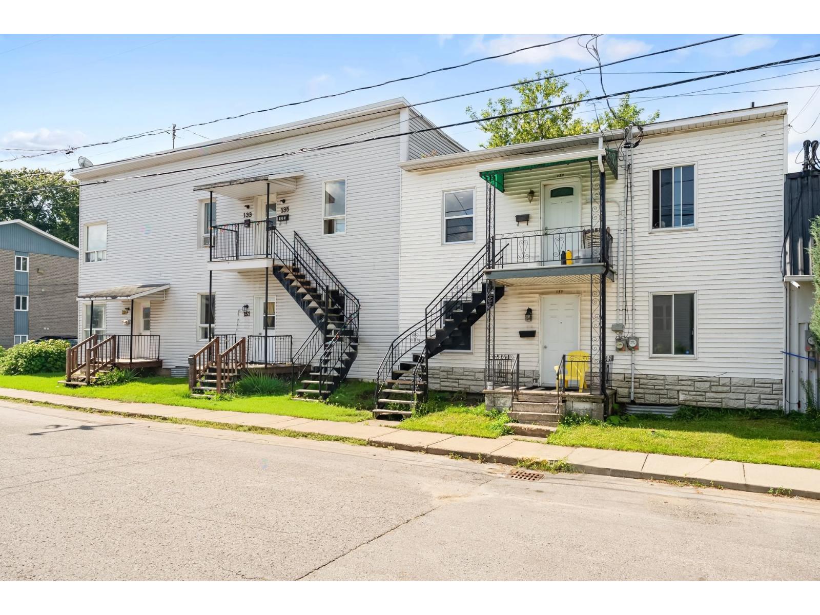137-139 Rue Beauchemin Property Photo 2