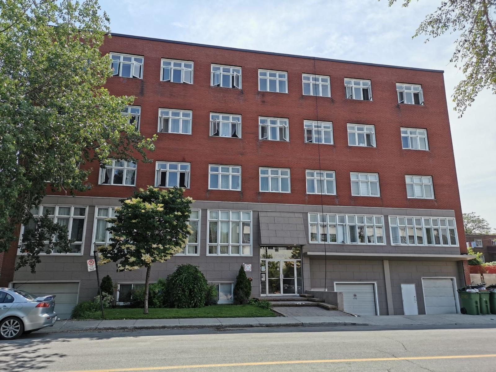 2500 Ch. Bates, #405