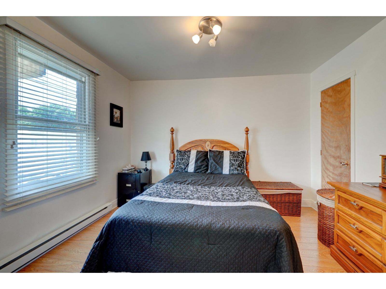 353-355a 3e Avenue Property Photo 3