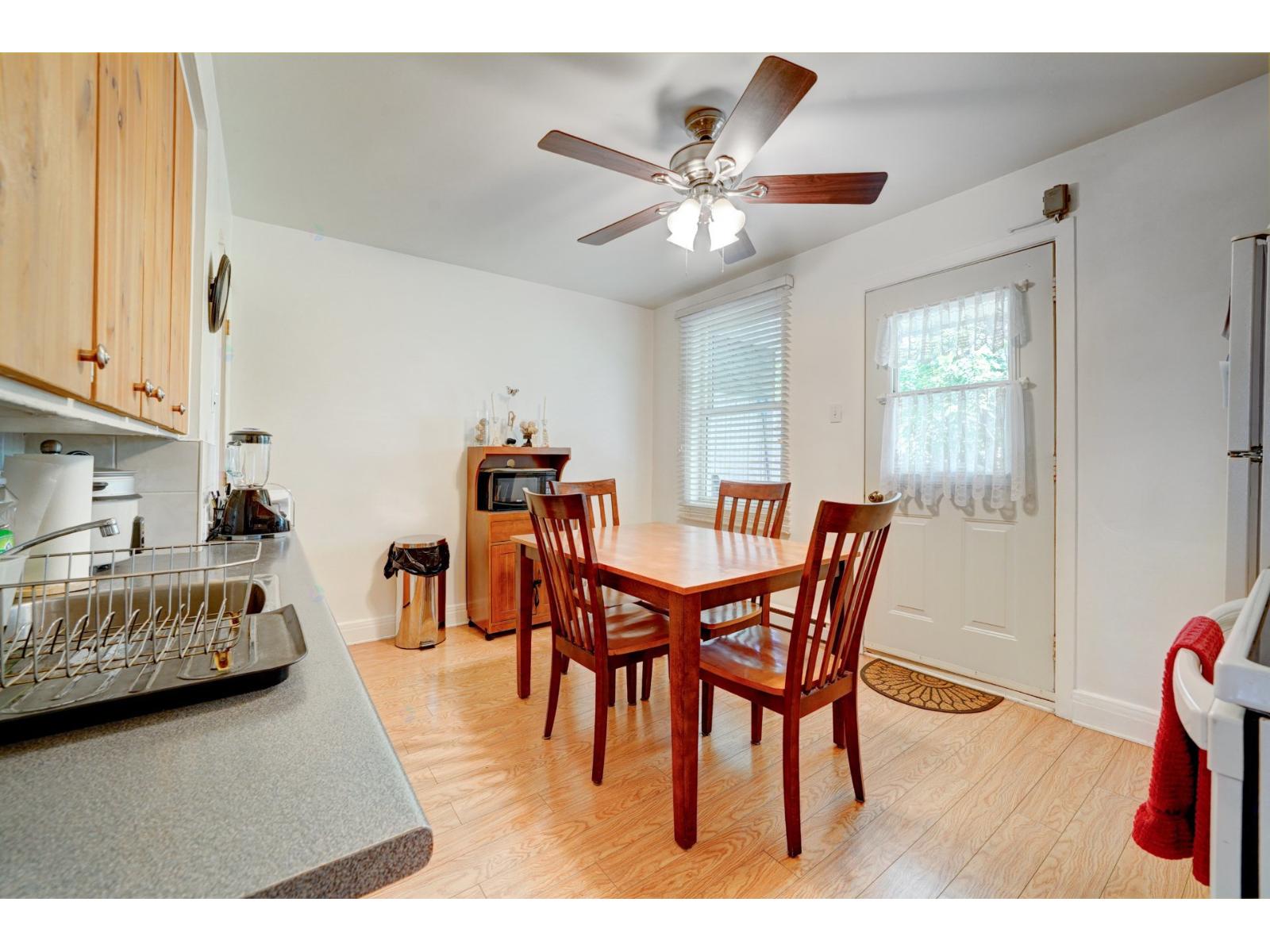 353-355a 3e Avenue Property Photo 6