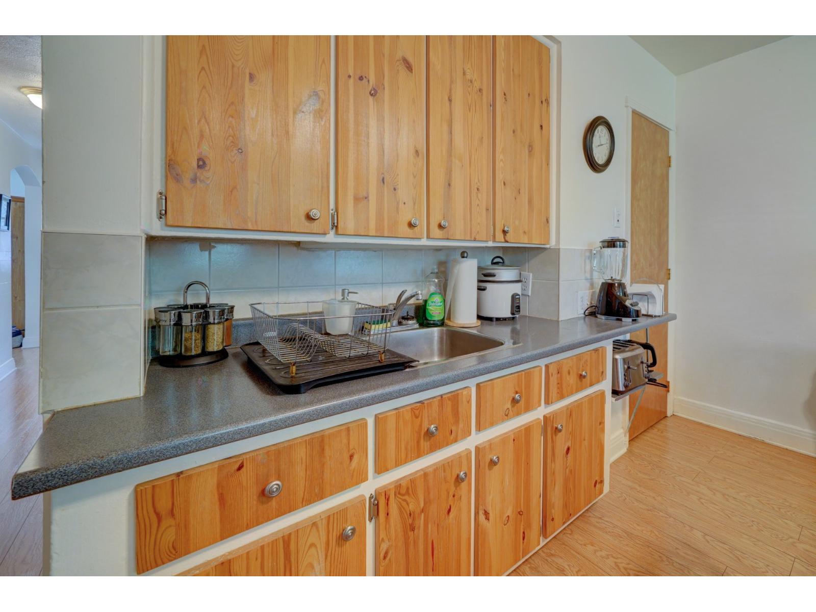353-355a 3e Avenue Property Photo 9