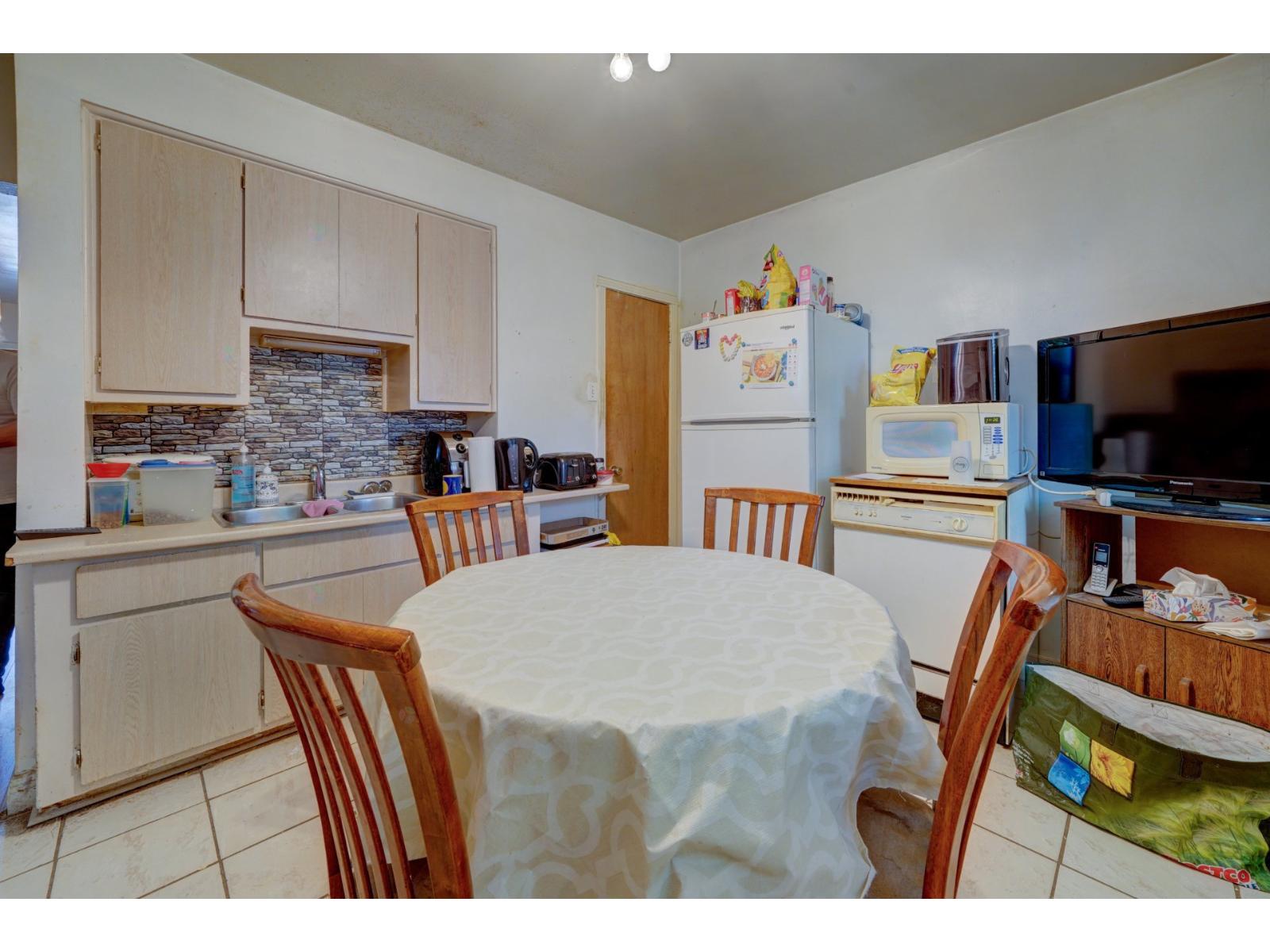 353-355a 3e Avenue Property Photo 14