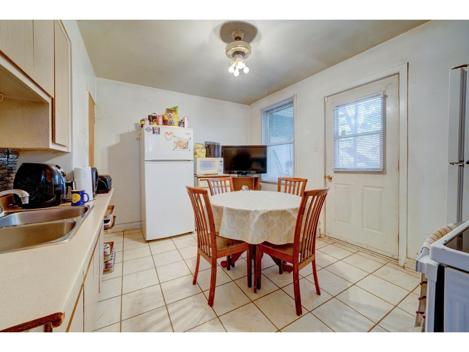 353-355a 3e Avenue Property Photo 15