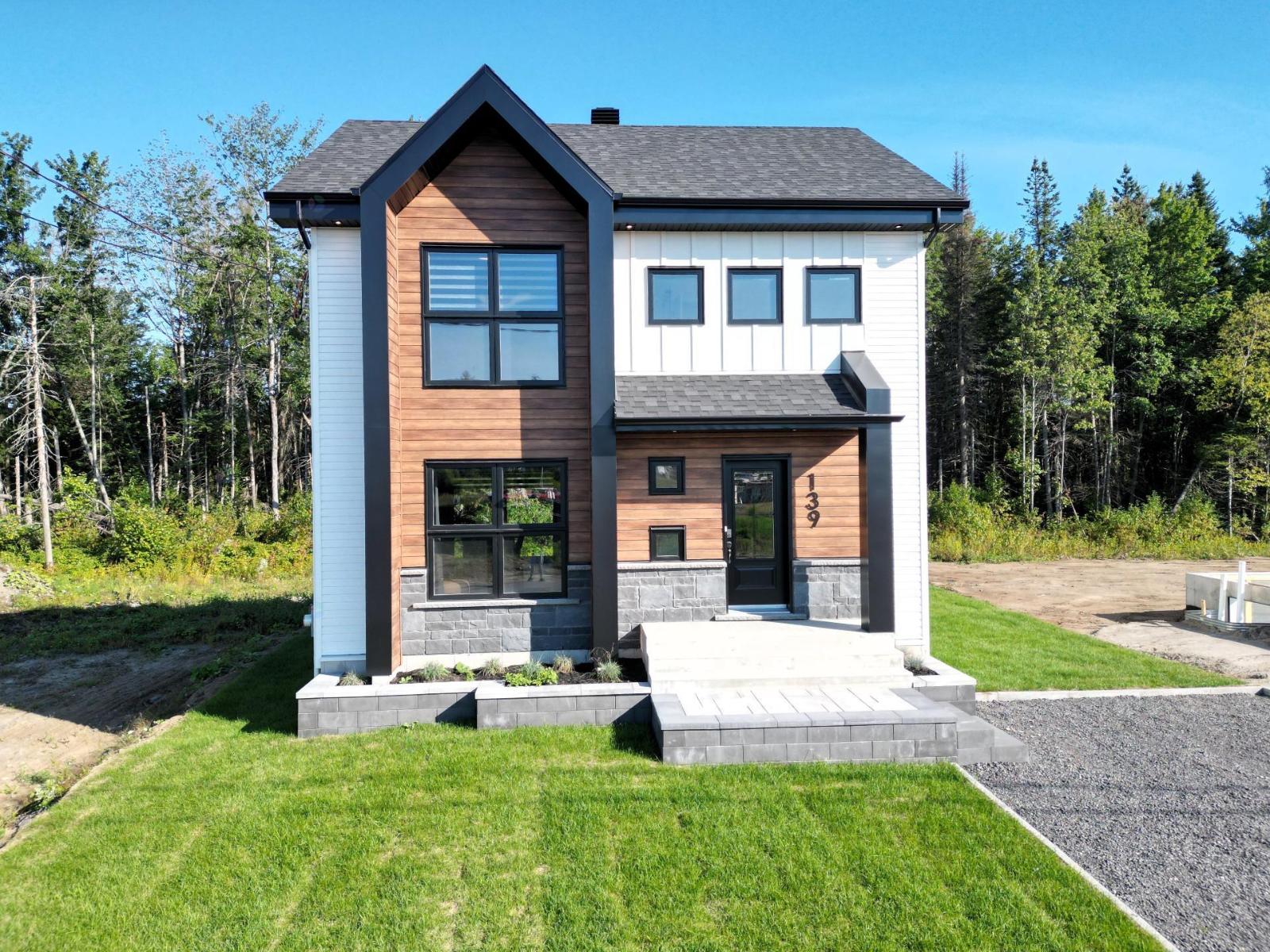 Rue Robert-laplante Property Photo 1