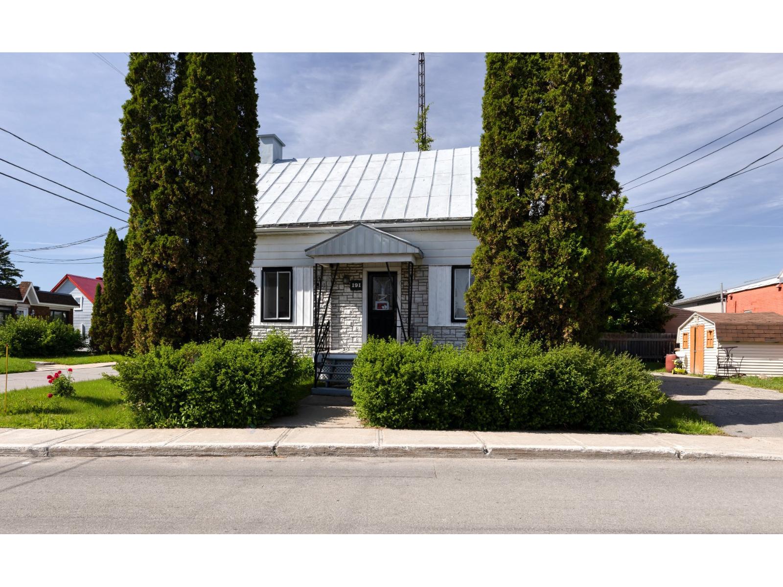 189-191 14e Avenue Property Photo 1