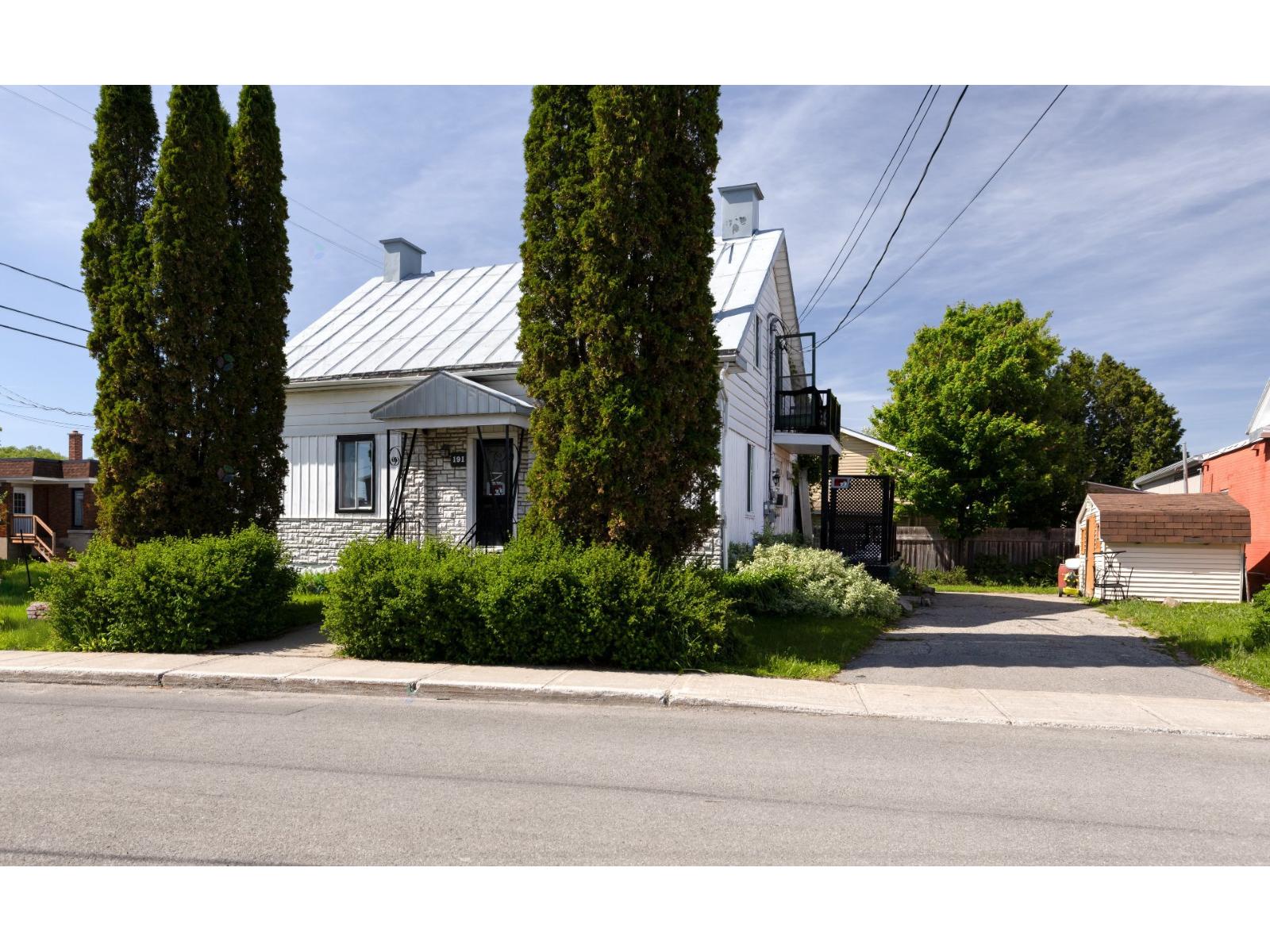 189-191 14e Avenue Property Photo 2