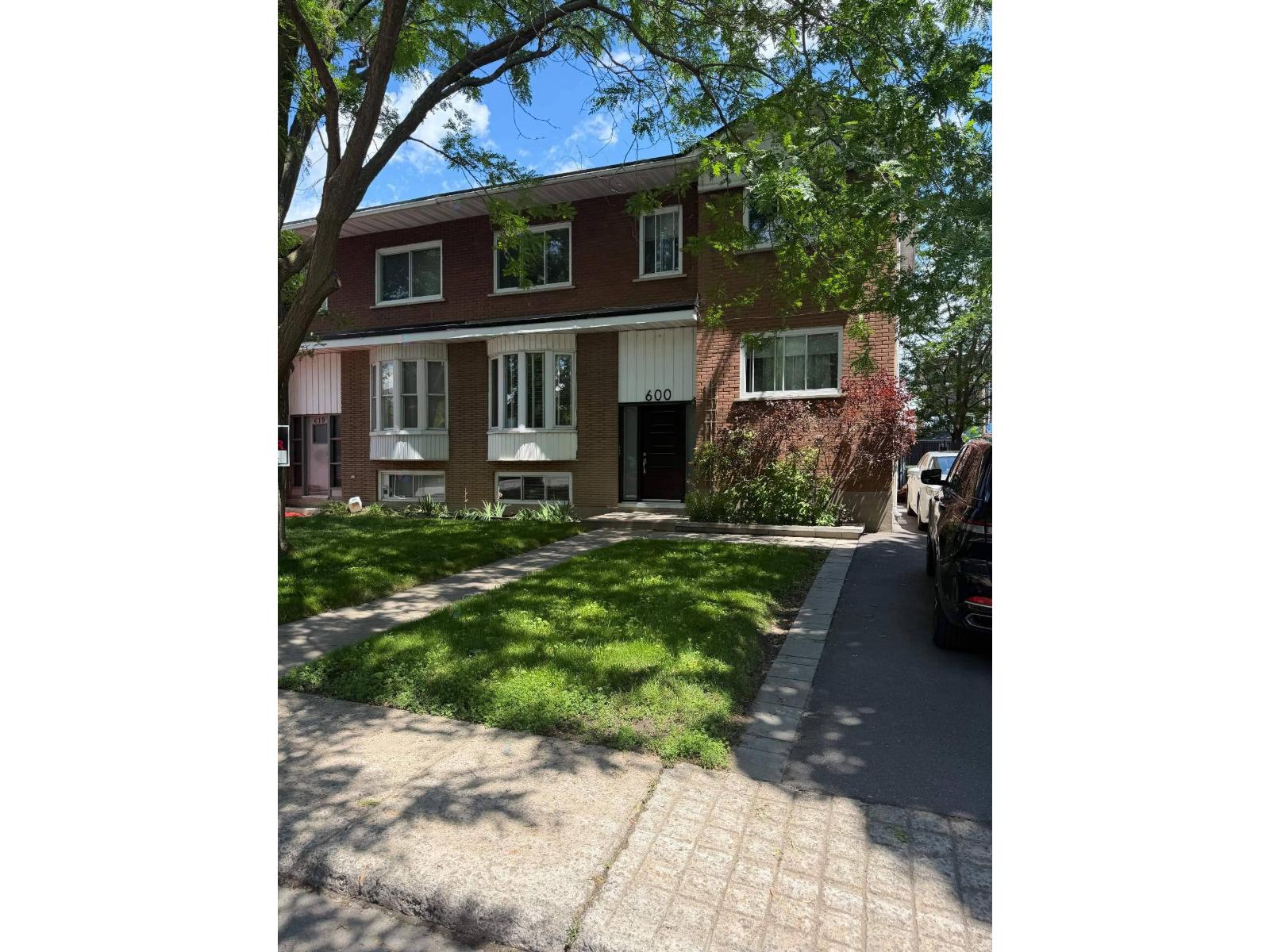 600 38e Avenue, #2 Property Photo 1
