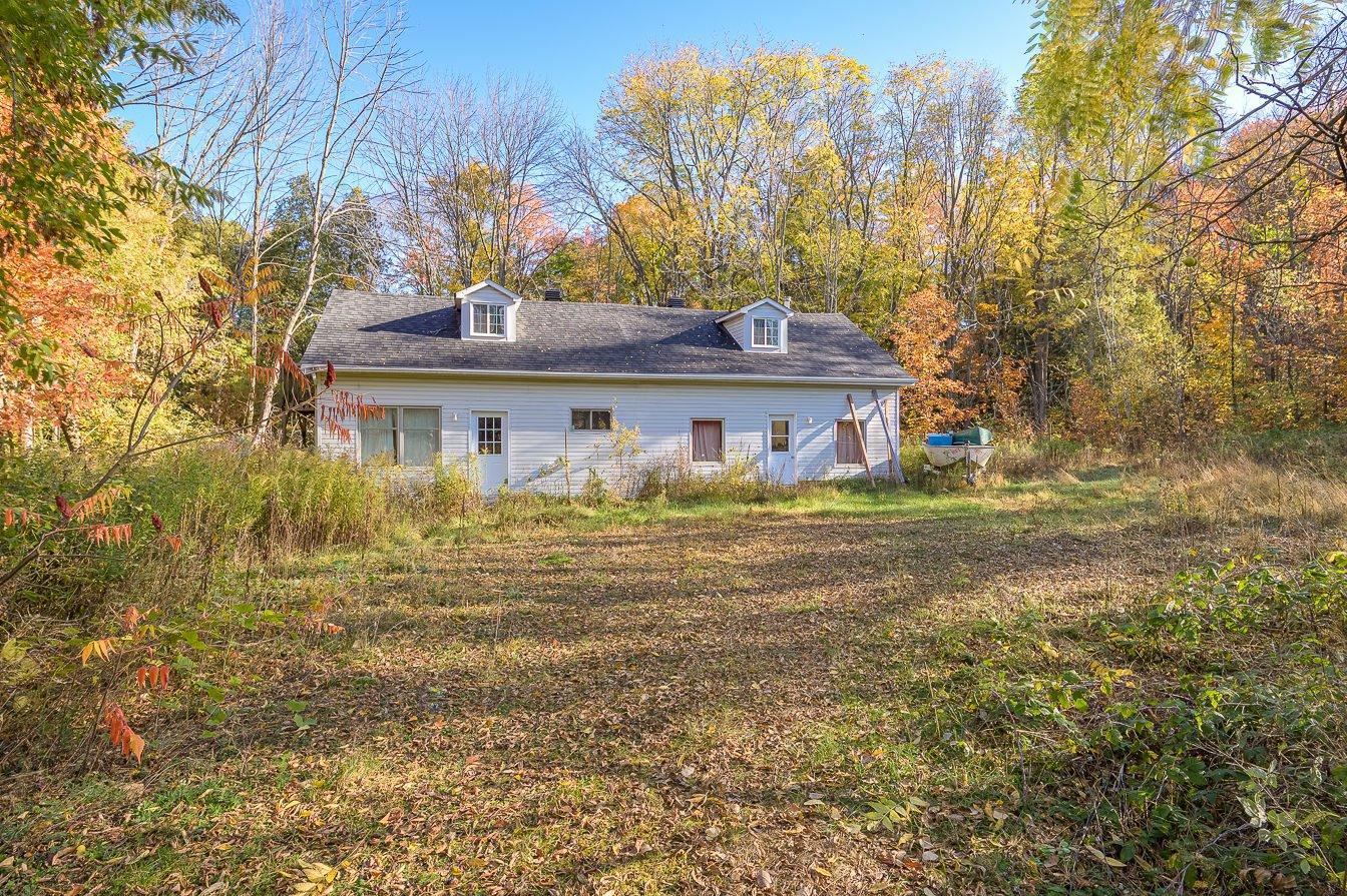 2795a Côte St-charles Property Photo 5