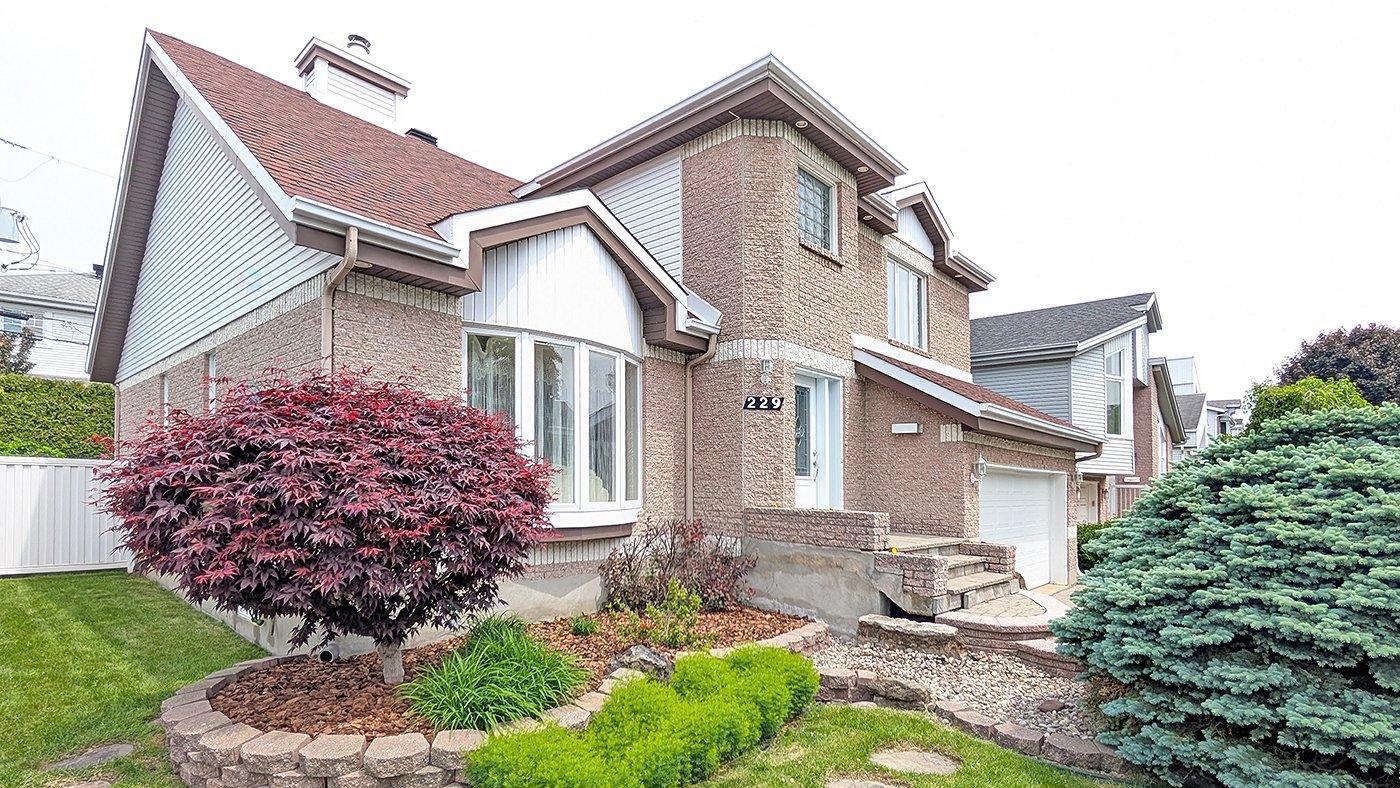 229 Rue Balzac Property Photo 3