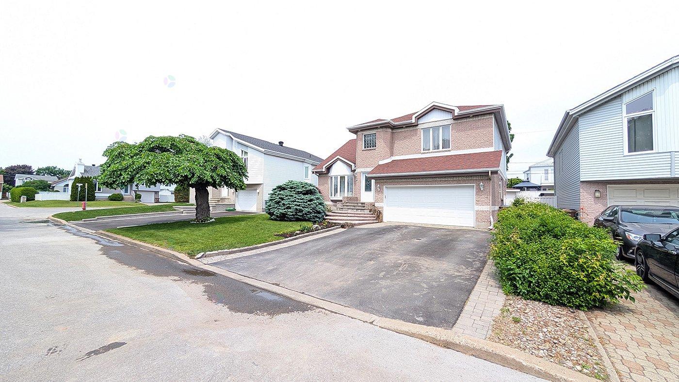 229 Rue Balzac Property Photo 4
