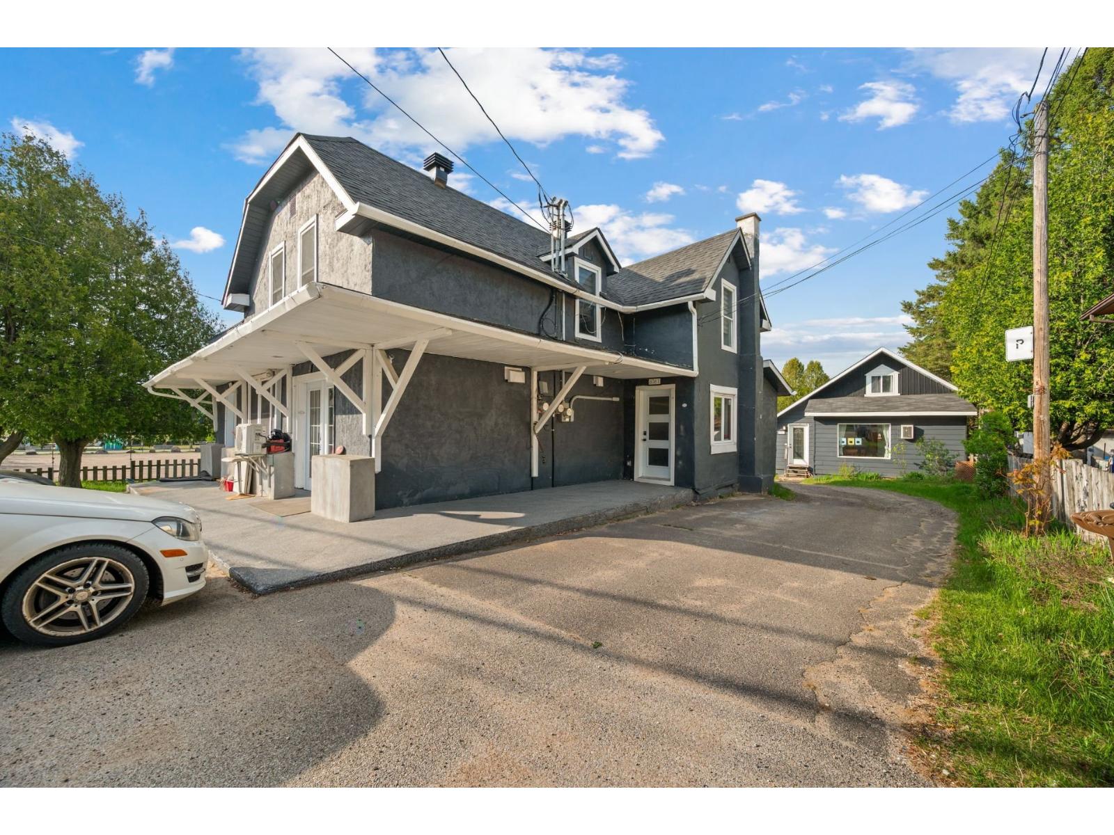 6051-6077 Rue Morin
