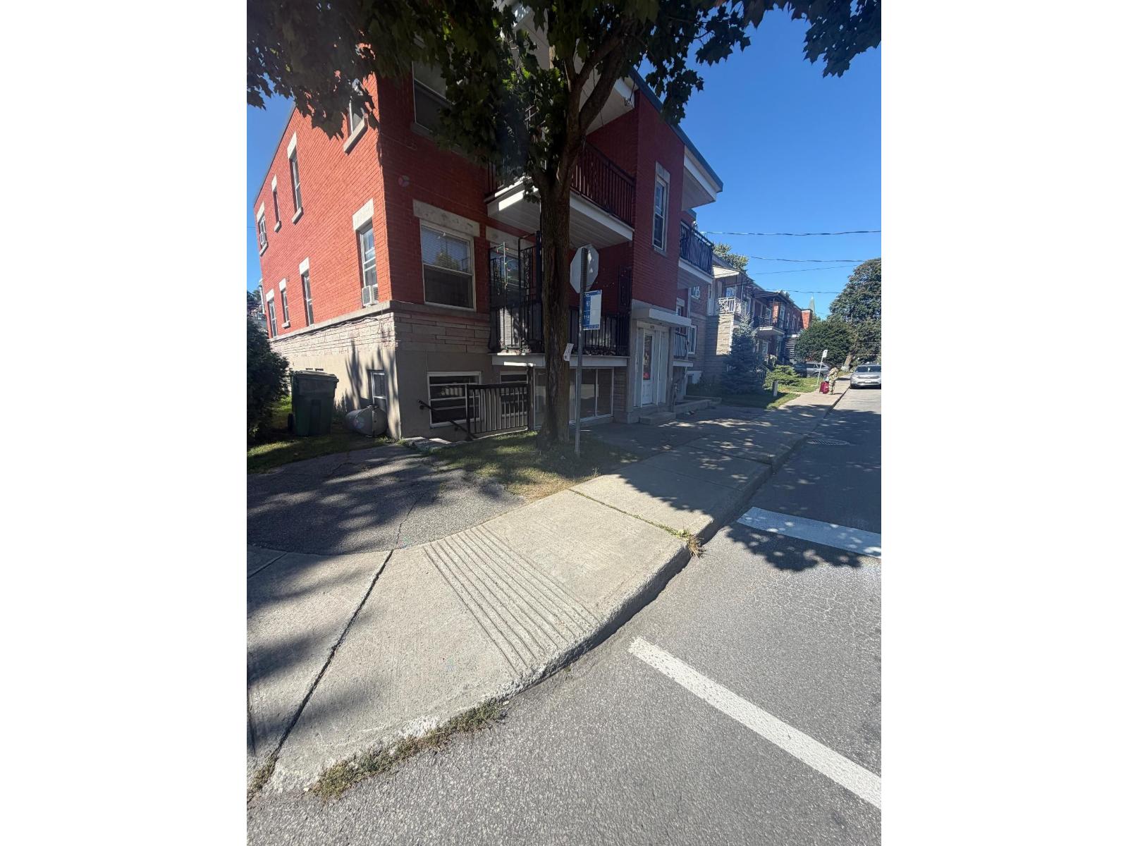 7727 Rue Édouard, #2 Property Photo 1