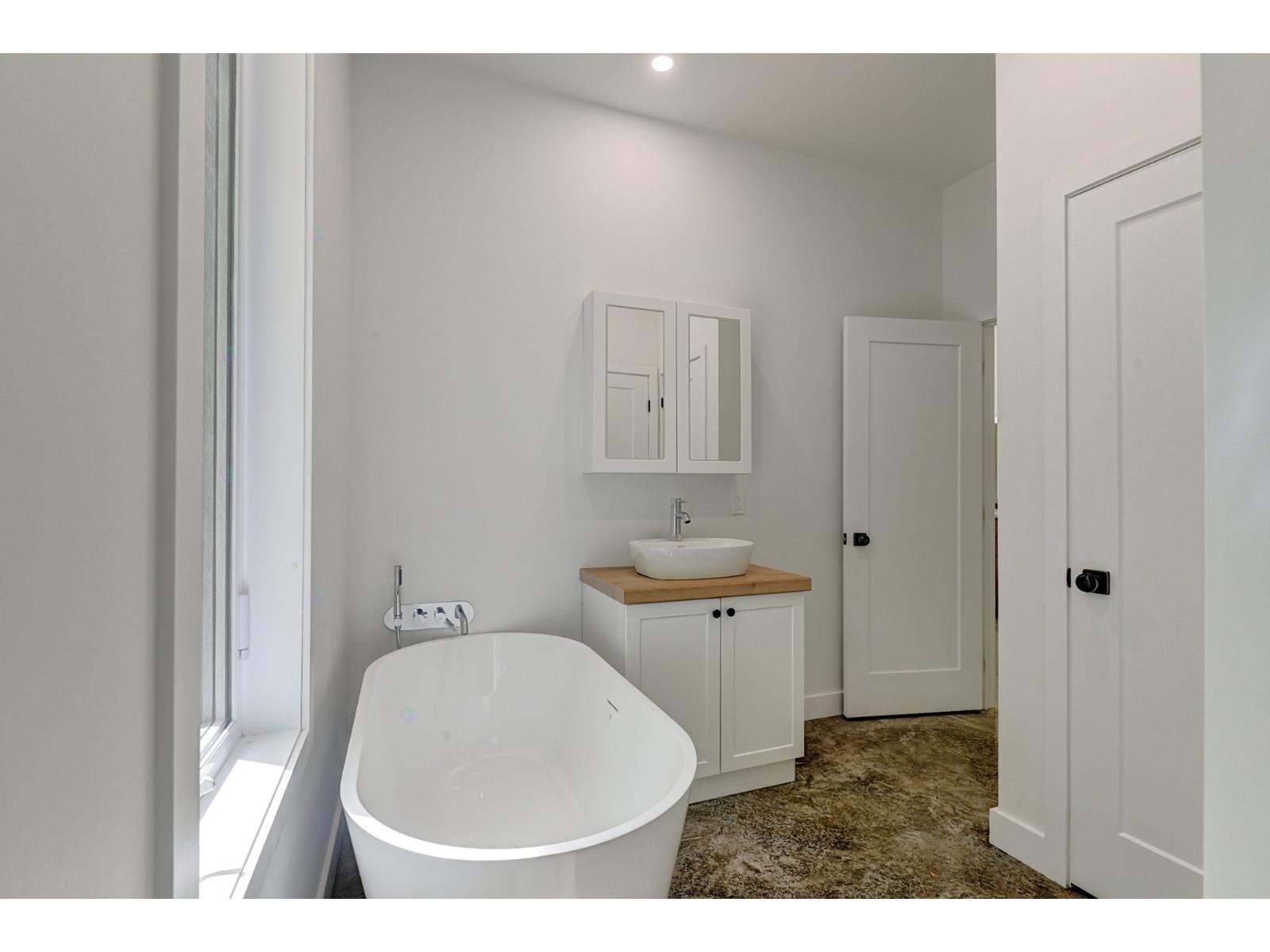 24 Rue Des Pins Property Photo 28