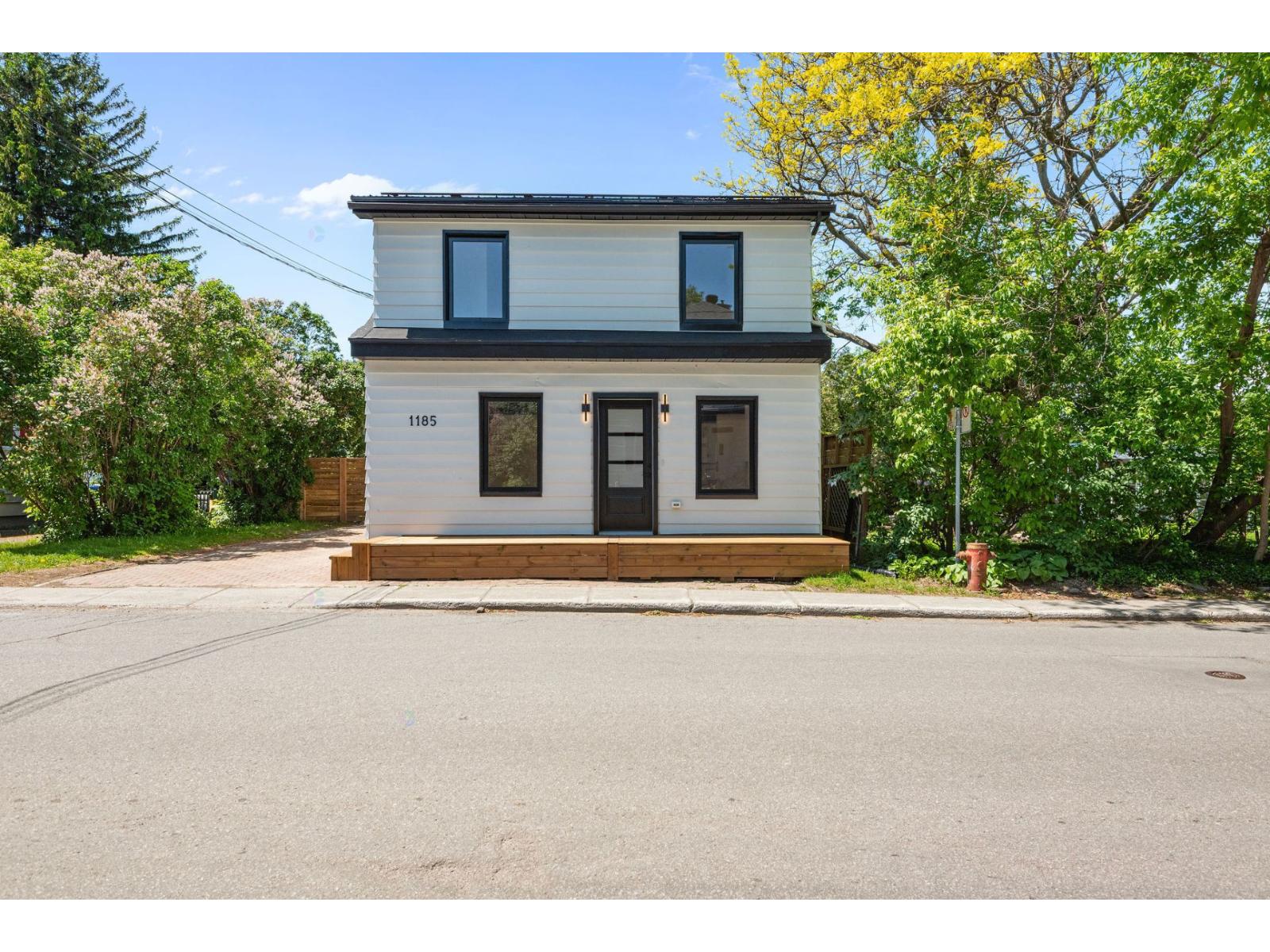 1185 Rue Des Patriotes