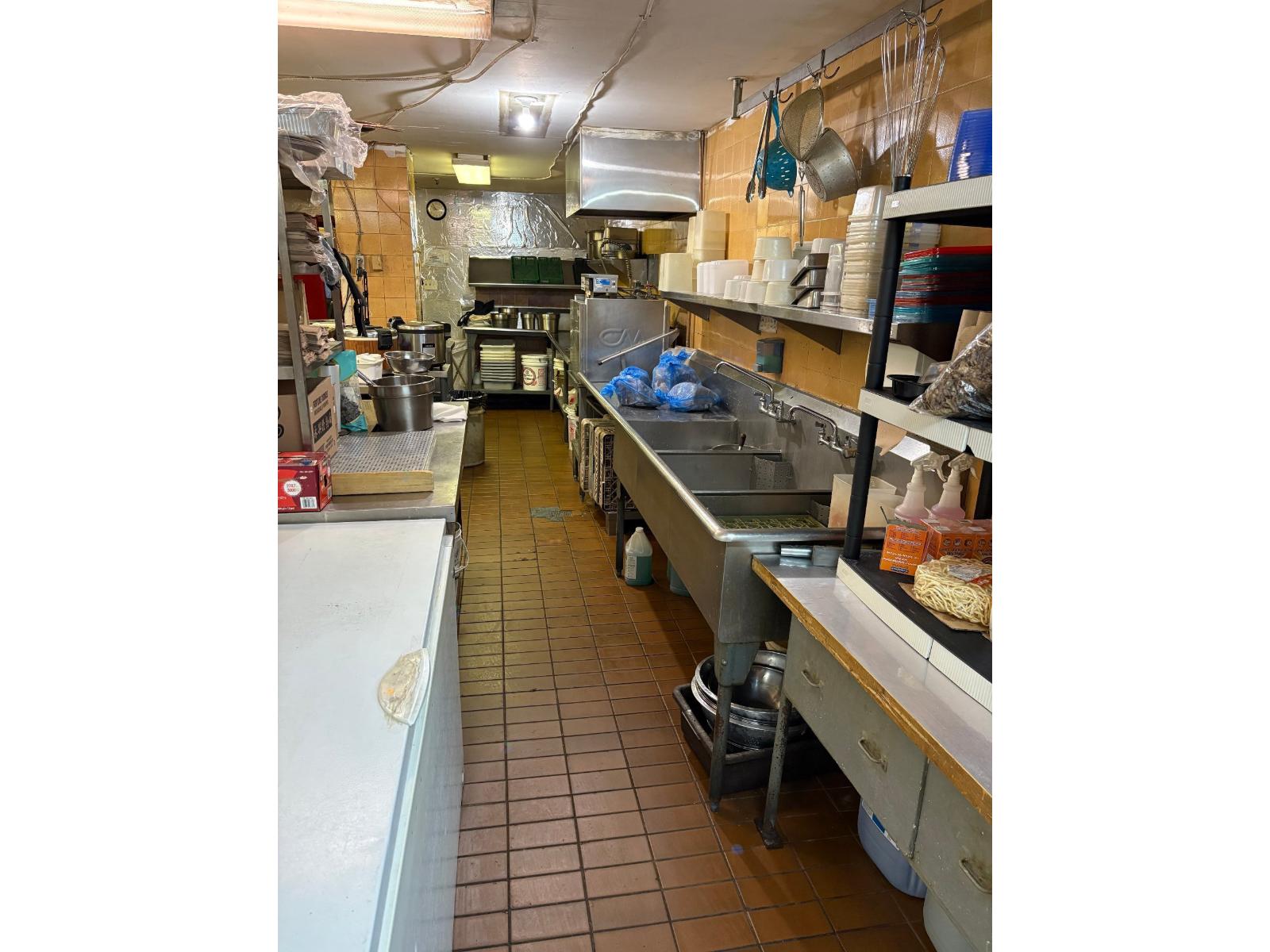 4050 Rue Ste-catherine O. Property Photo 7