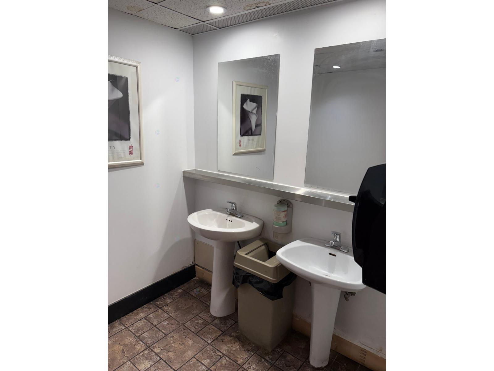 4050 Rue Ste-catherine O. Property Photo 15