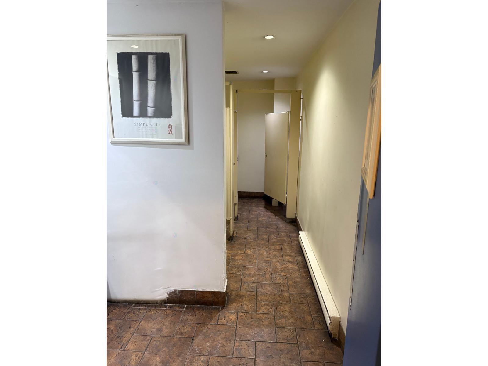 4050 Rue Ste-catherine O. Property Photo 18