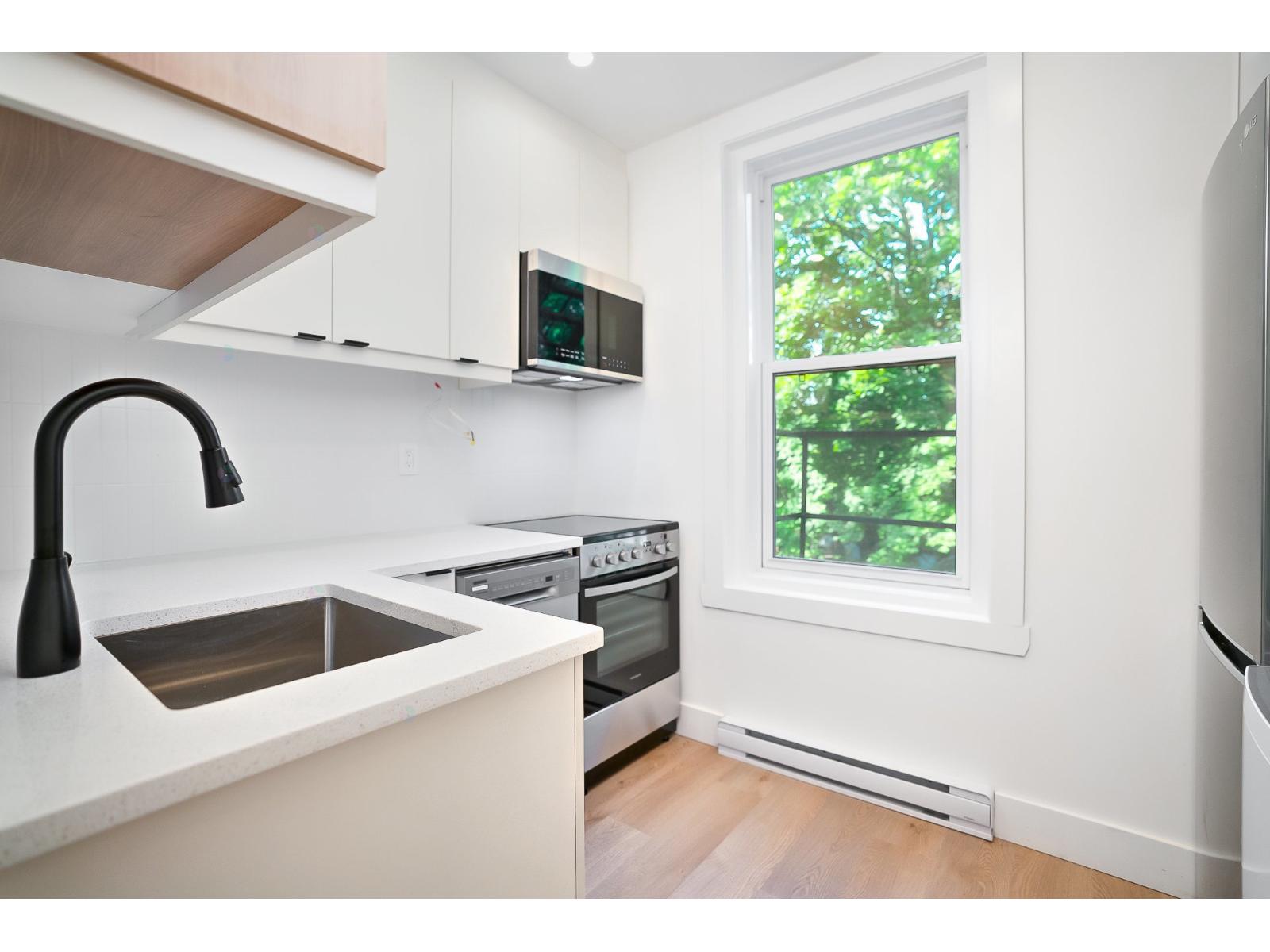 2114 Av. Claremont, #18 Property Photo 1
