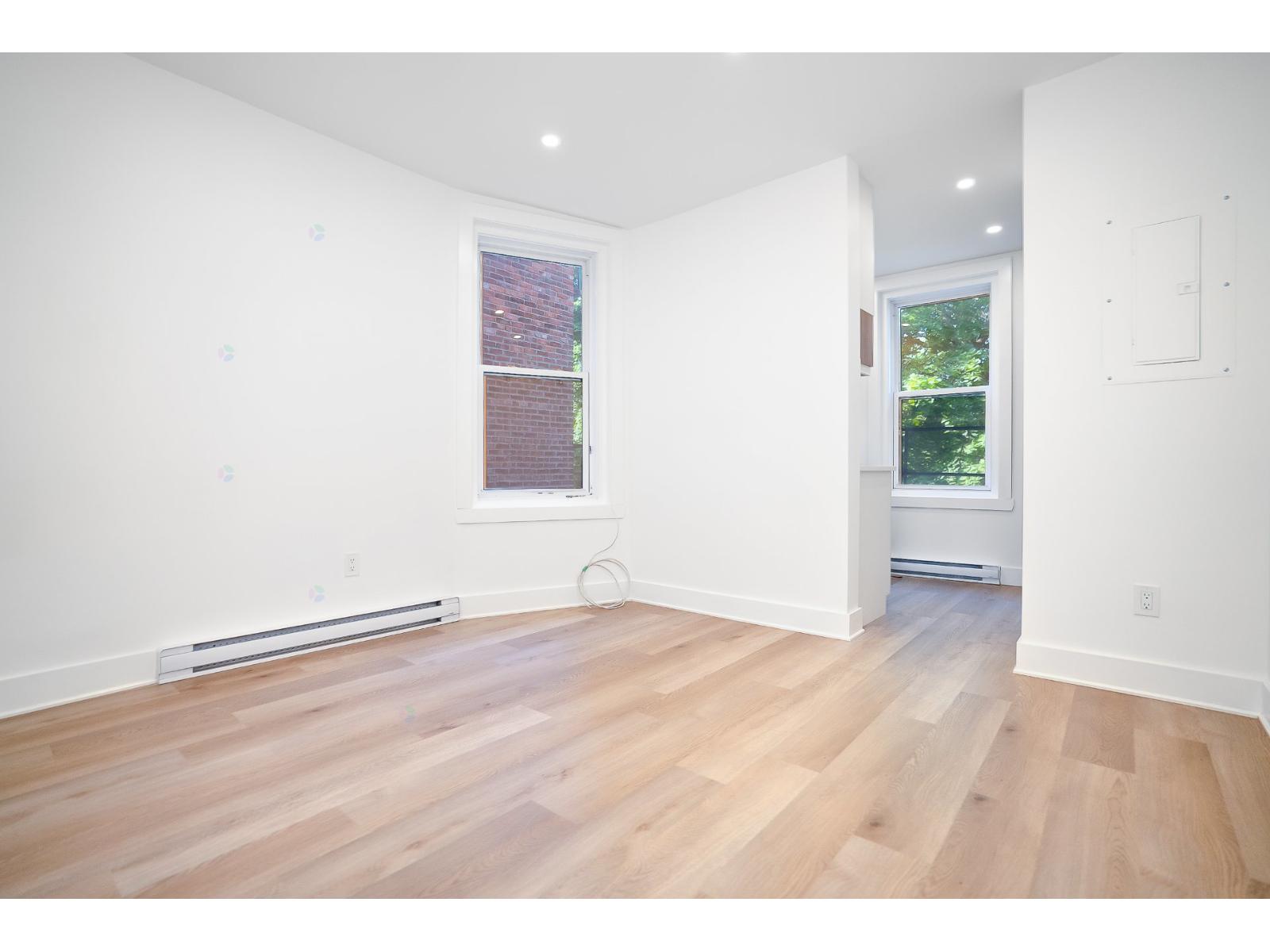 2114 Av. Claremont, #18 Property Photo 6