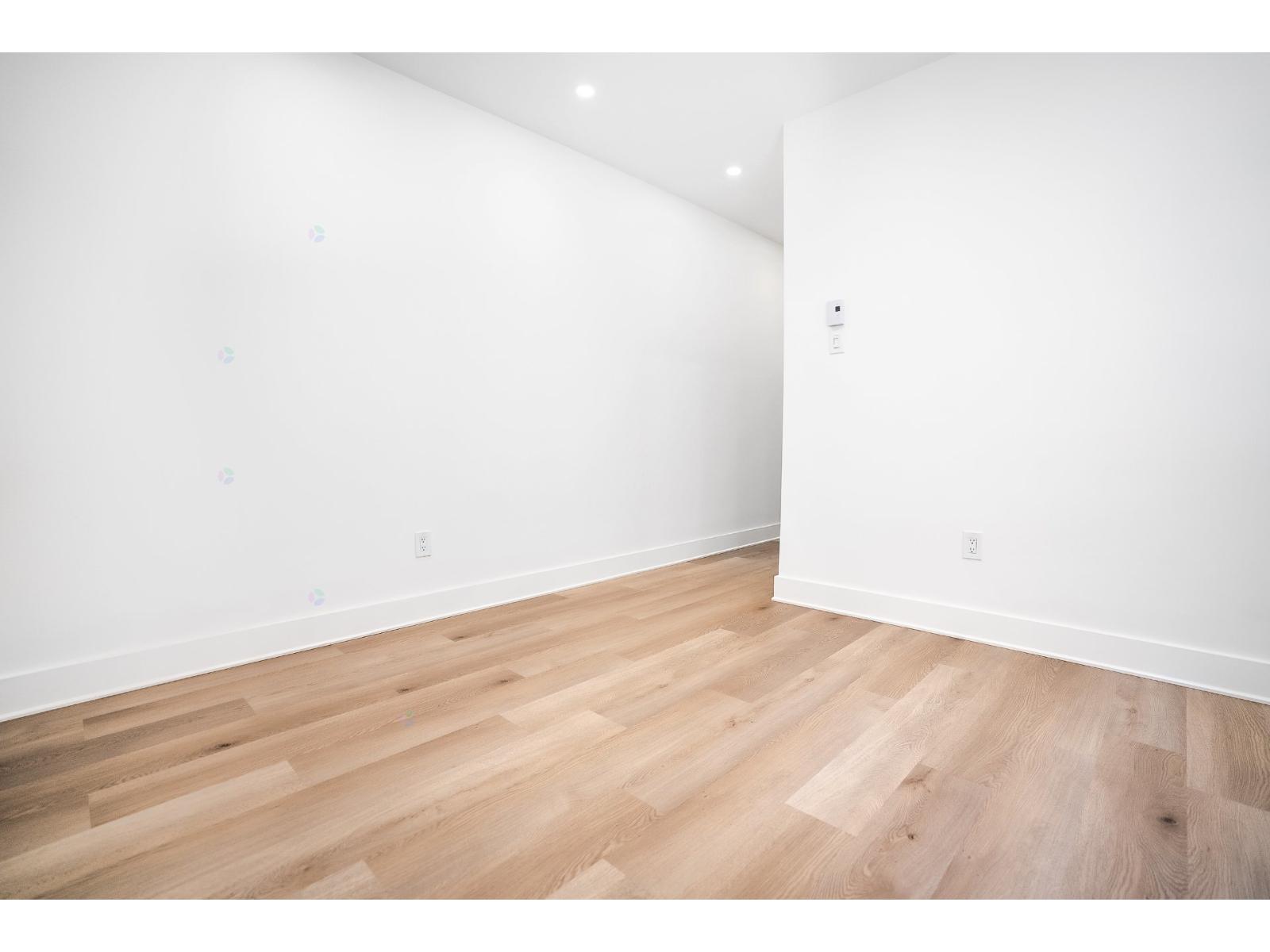 2114 Av. Claremont, #18 Property Photo 8