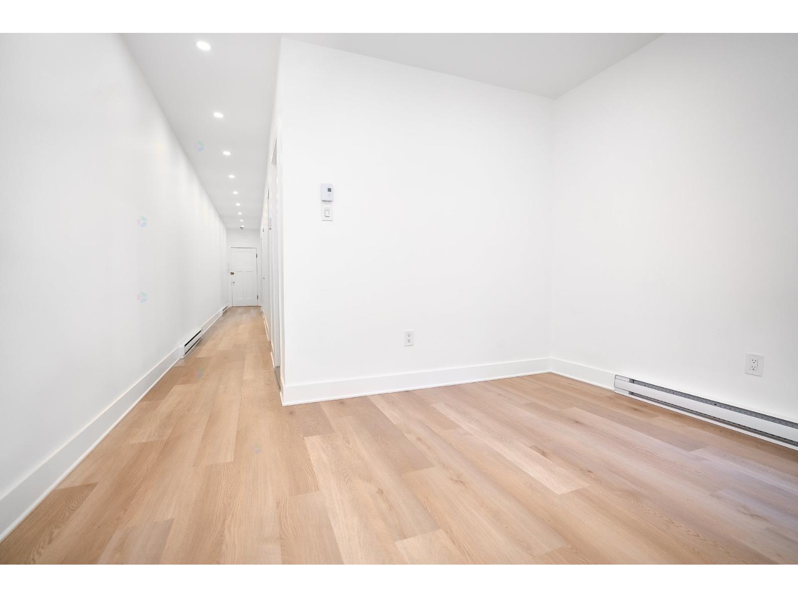 2114 Av. Claremont, #18 Property Photo 9