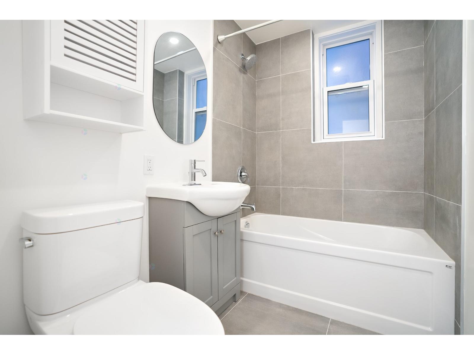 2114 Av. Claremont, #18 Property Photo 13