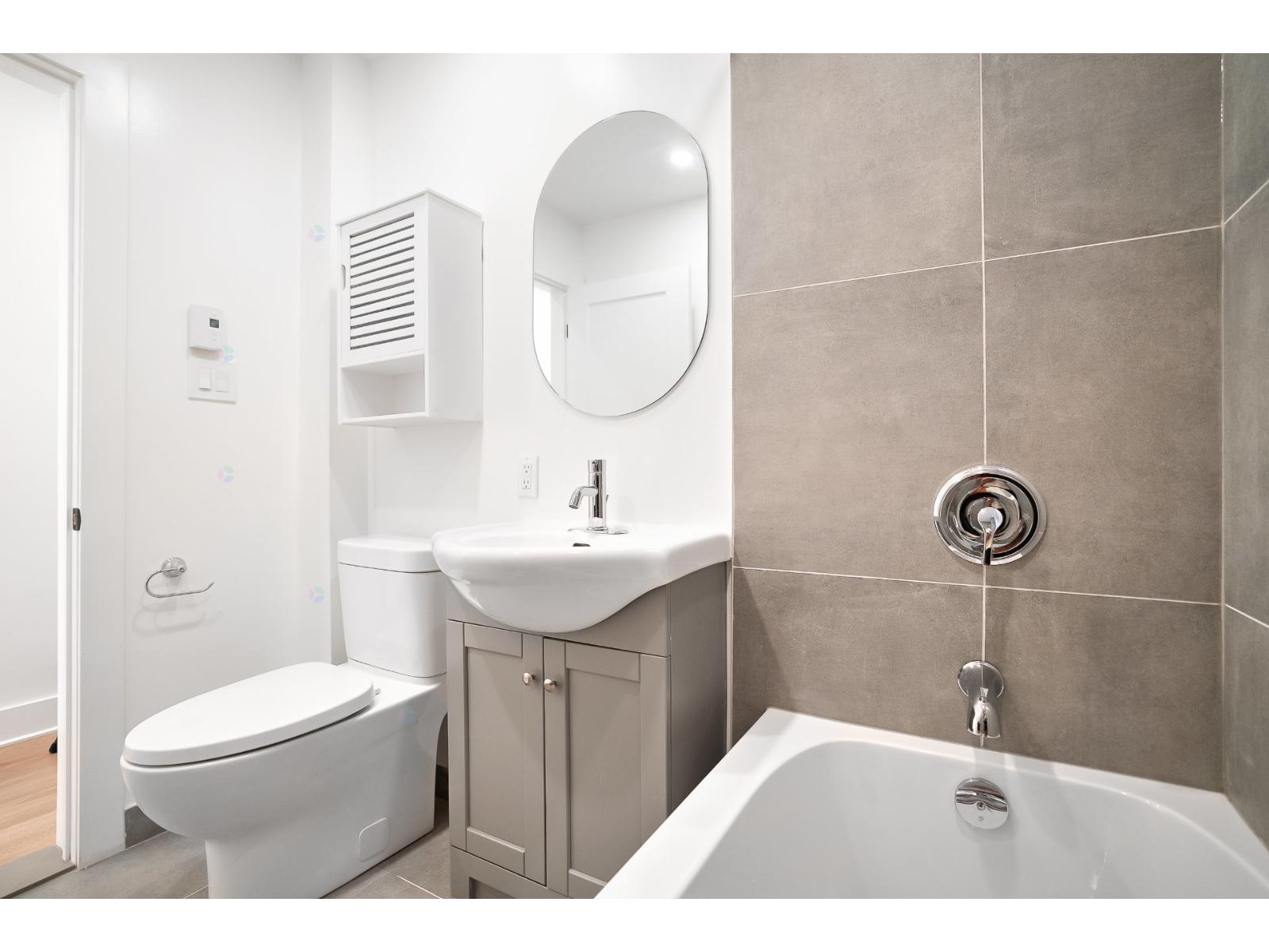 2114 Av. Claremont, #18 Property Photo 15