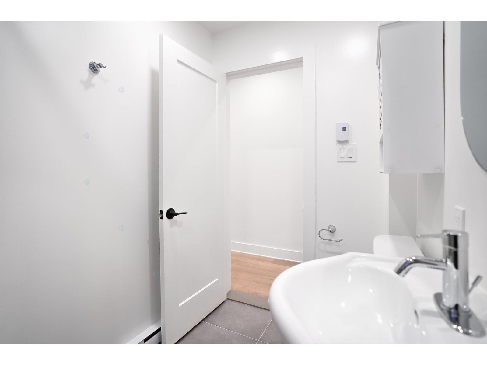 2114 Av. Claremont, #18 Property Photo 16