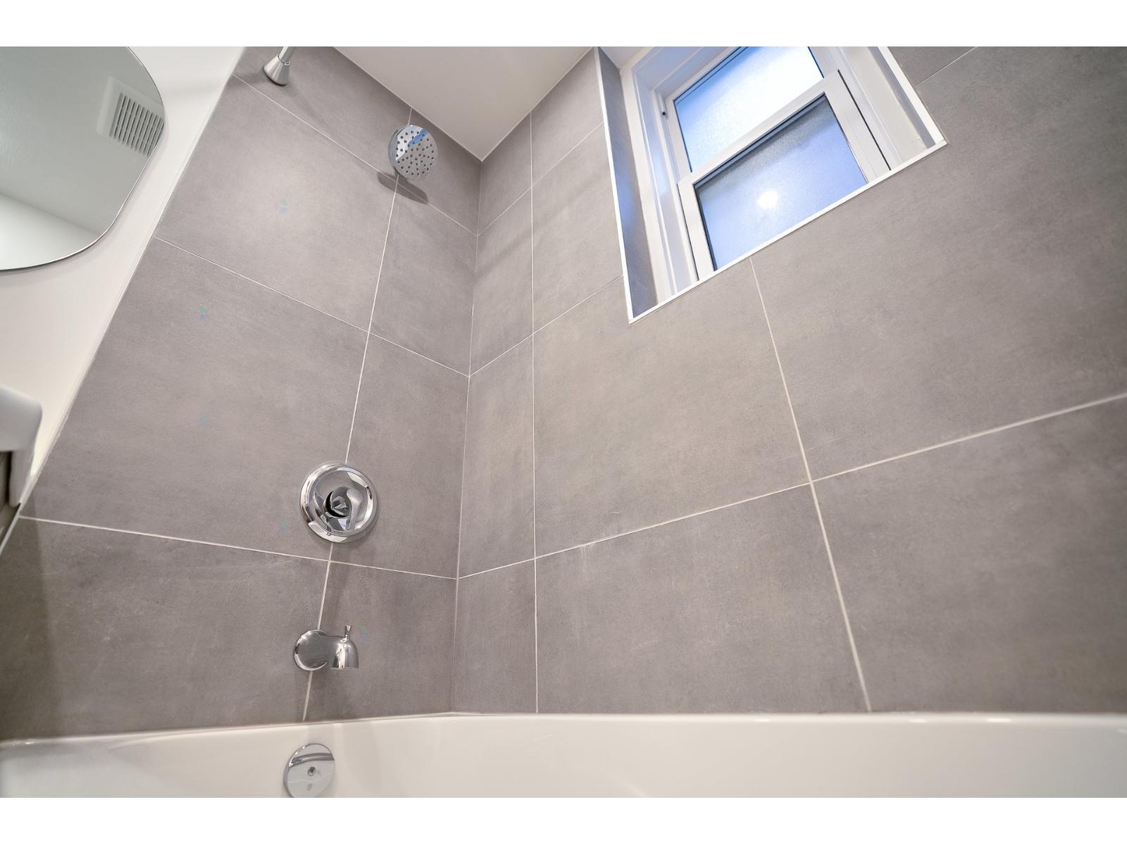 2114 Av. Claremont, #18 Property Photo 17