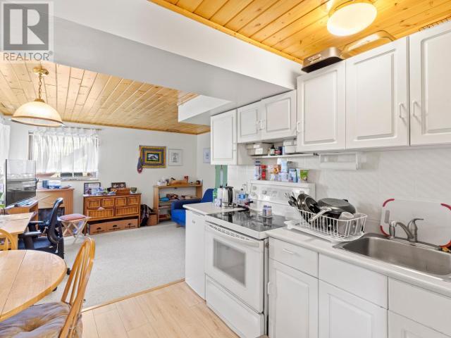115 Mackintosh Street Property Photo 36