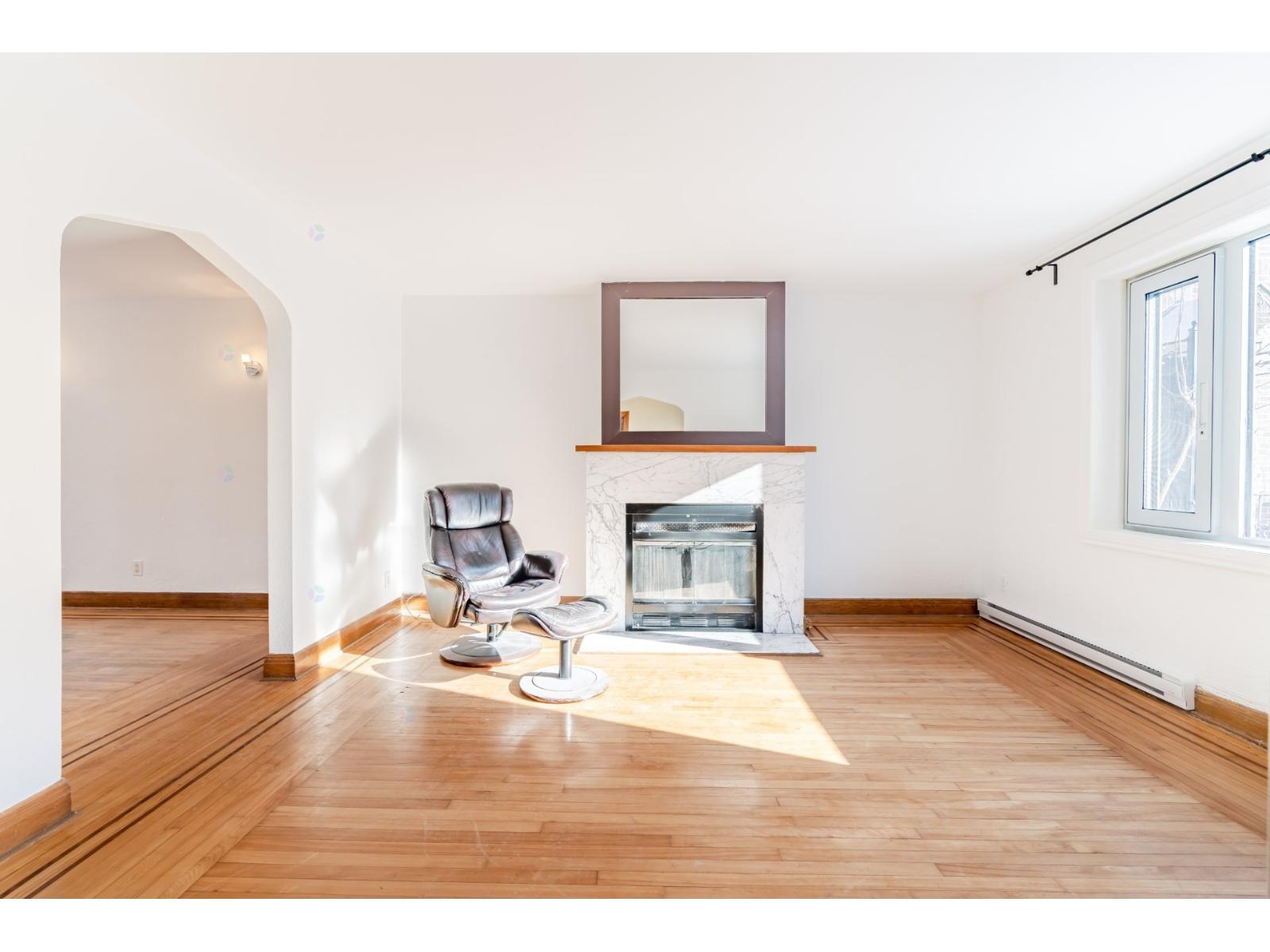 4631 Av. Coolbrook Property Photo 4